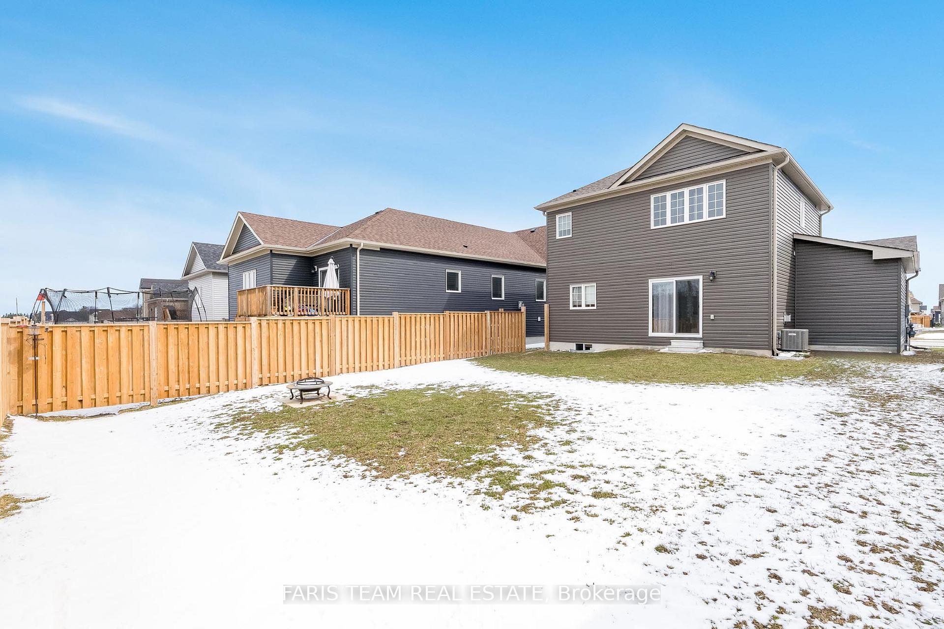 Photo 18 of 210 Springfield Crescent, Clearview, Stayner — HOMEH