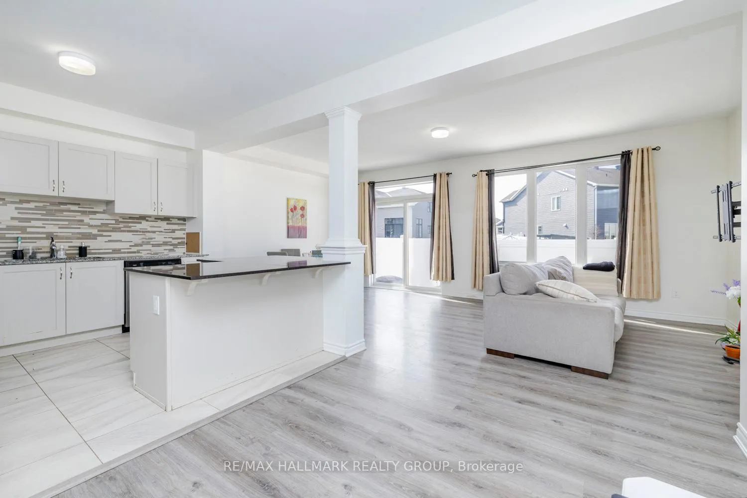 Photo 5 of 57 Caspian Row, Ottawa, Kanata - Emerald Meadows/Trailwest — HOMEH