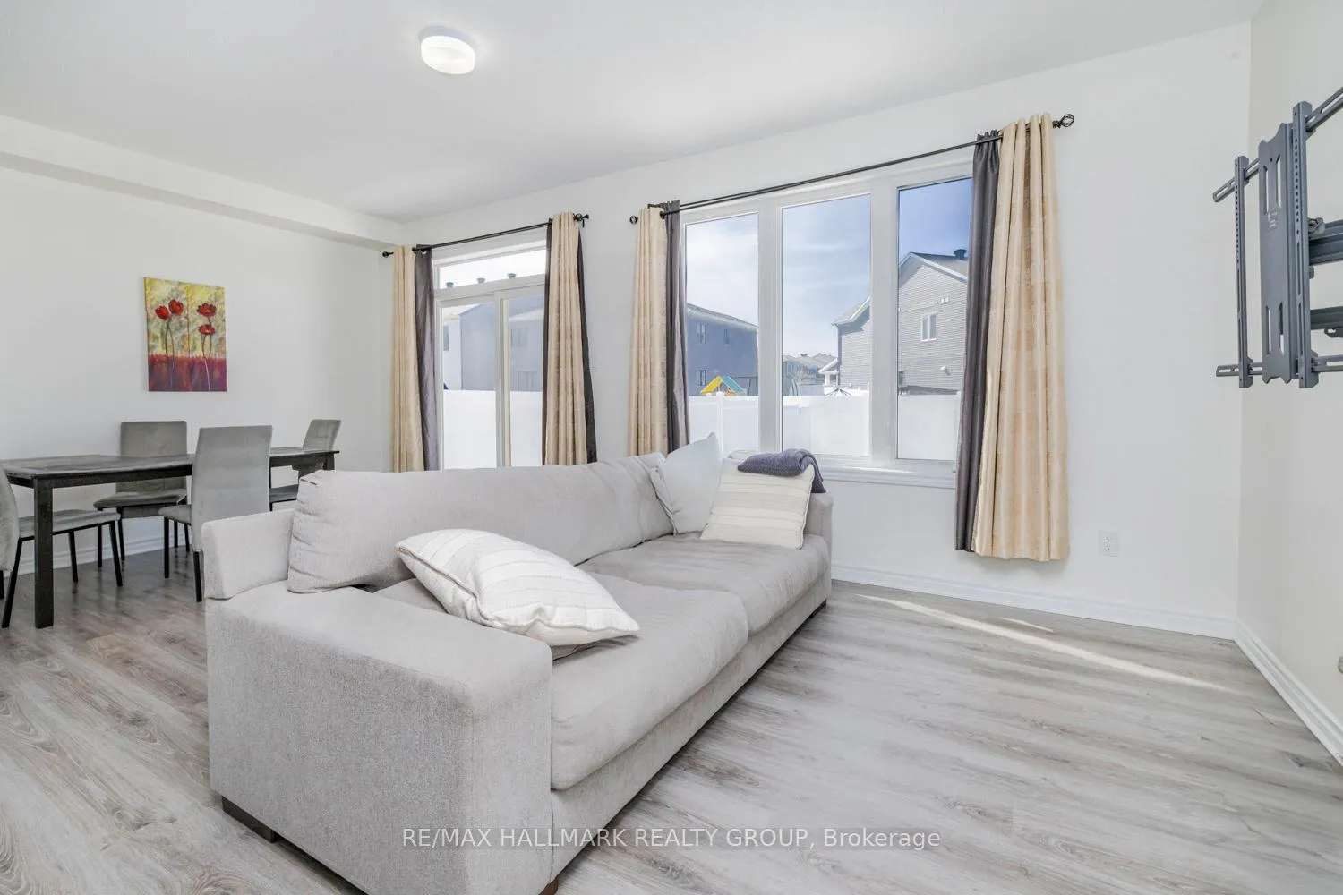 Photo 6 of 57 Caspian Row, Ottawa, Kanata - Emerald Meadows/Trailwest — HOMEH