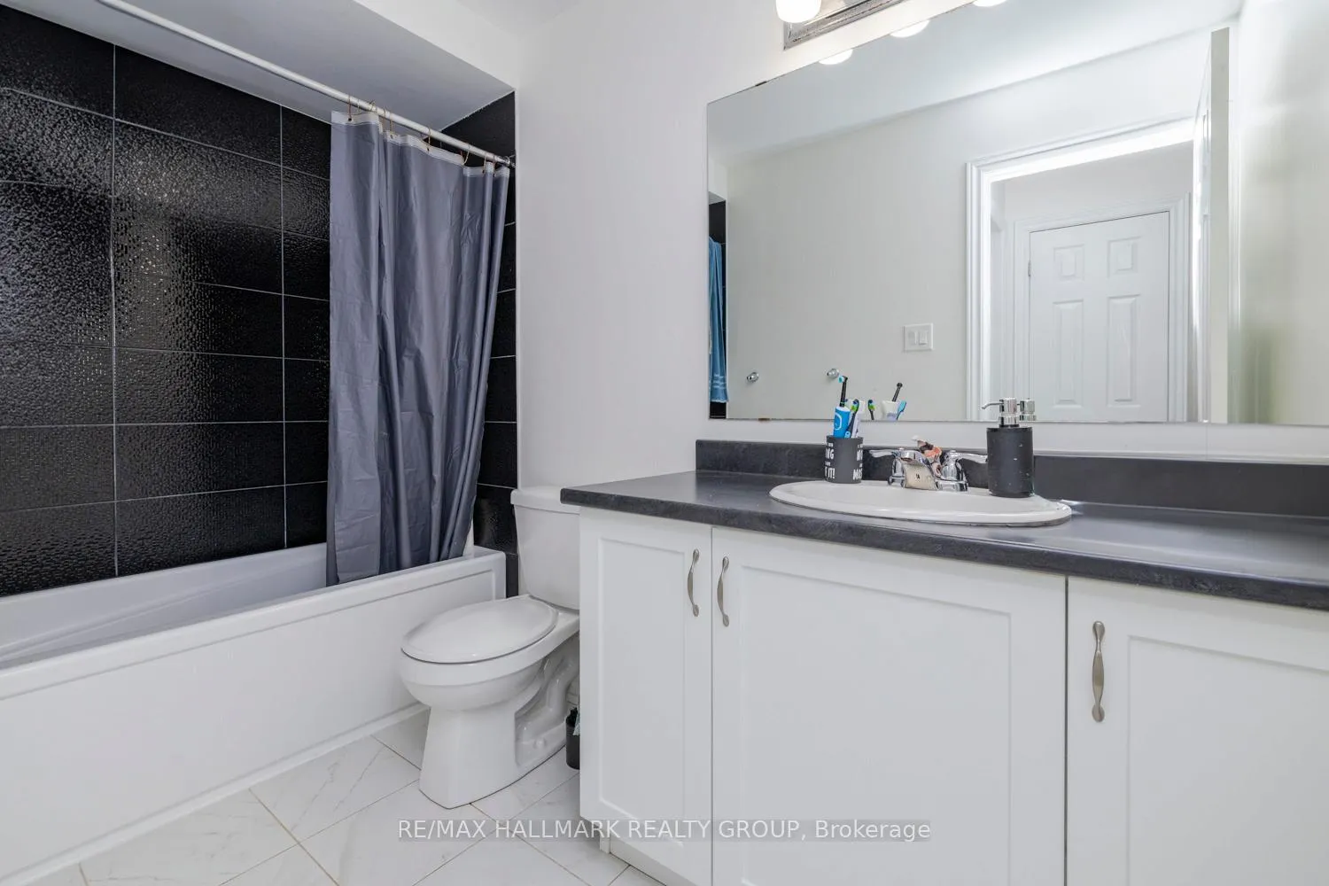 Photo 19 of 57 Caspian Row, Ottawa, Kanata - Emerald Meadows/Trailwest — HOMEH