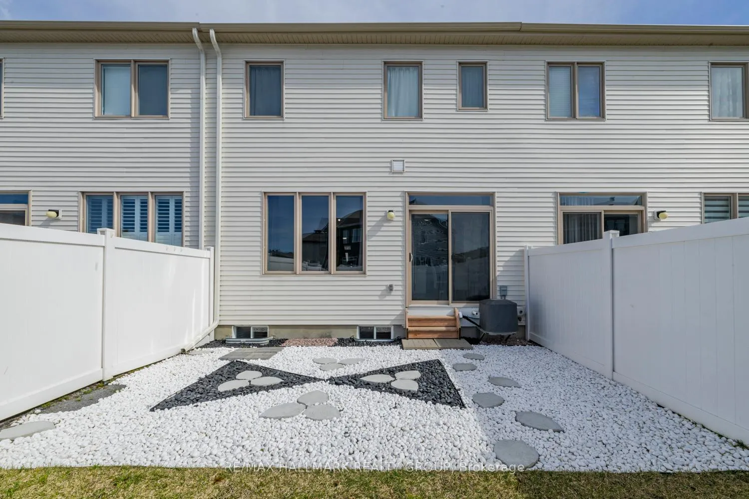 Photo 22 of 57 Caspian Row, Ottawa, Kanata - Emerald Meadows/Trailwest — HOMEH