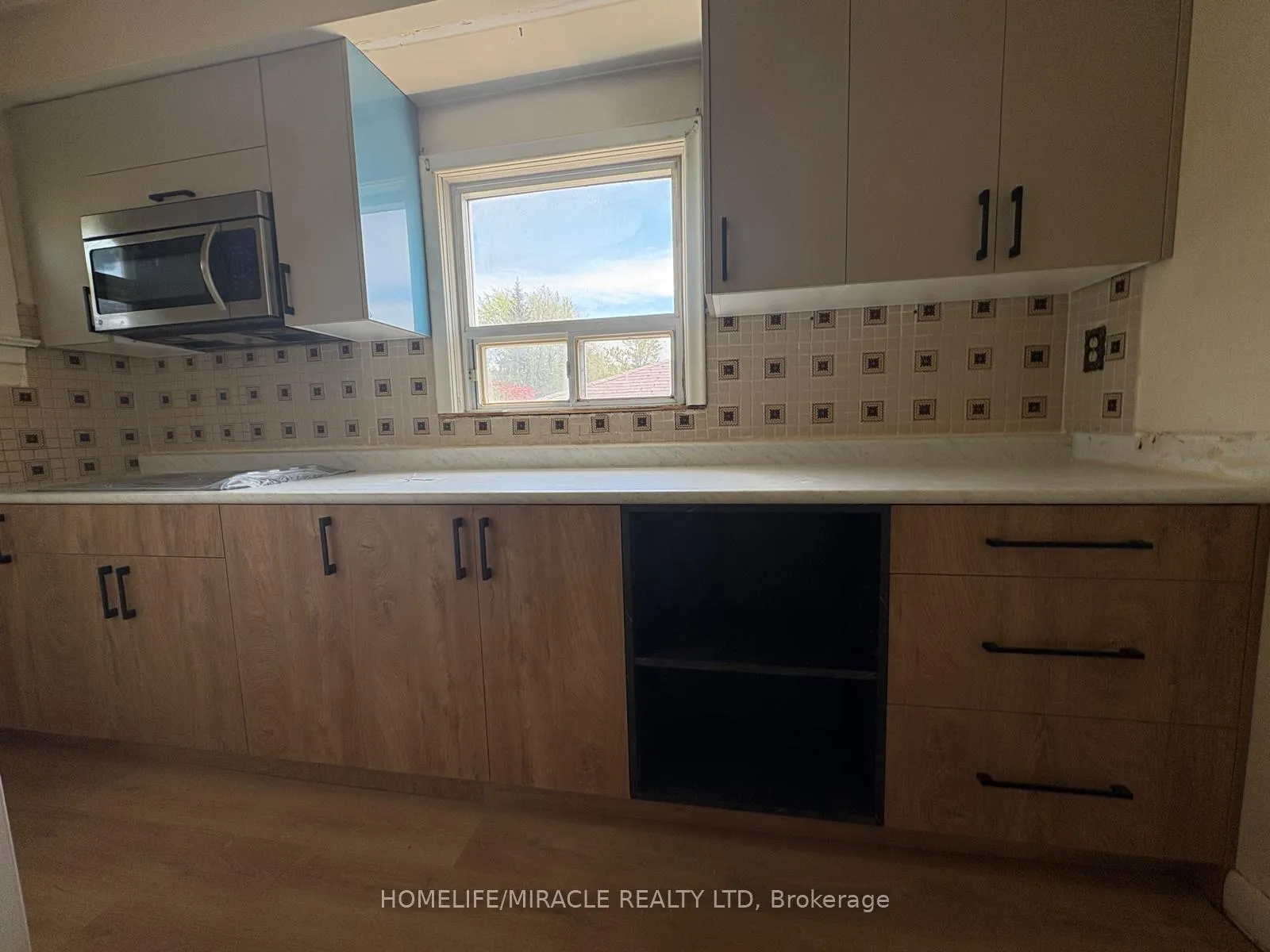 Photo 4 of 91 pitt Avenue, Scarborough, Clairlea-Birchmount — HOMEH