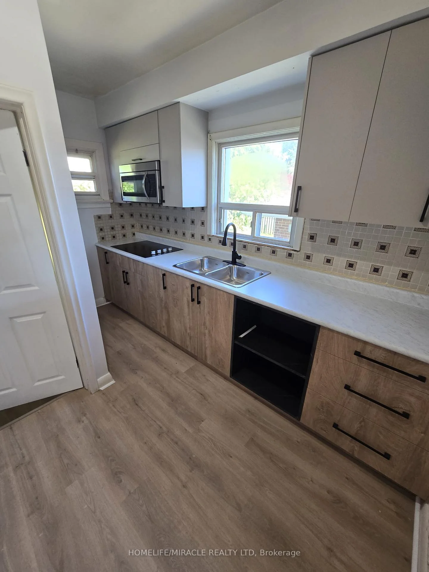 Photo 5 of 91 pitt Avenue, Scarborough, Clairlea-Birchmount — HOMEH
