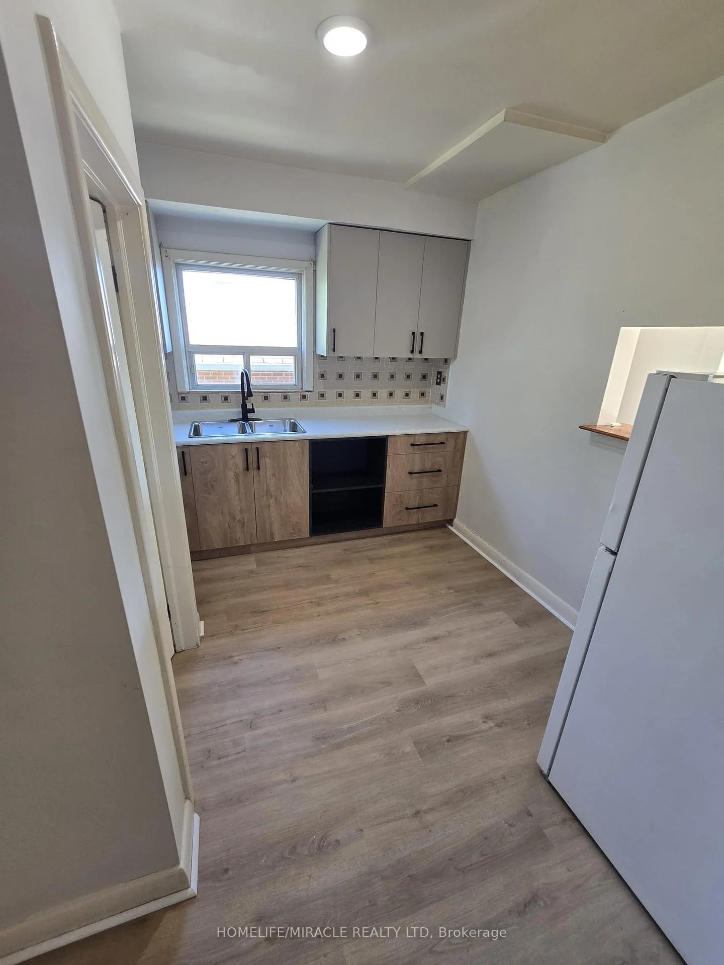 Photo 7 of 91 pitt Avenue, Scarborough, Clairlea-Birchmount — HOMEH