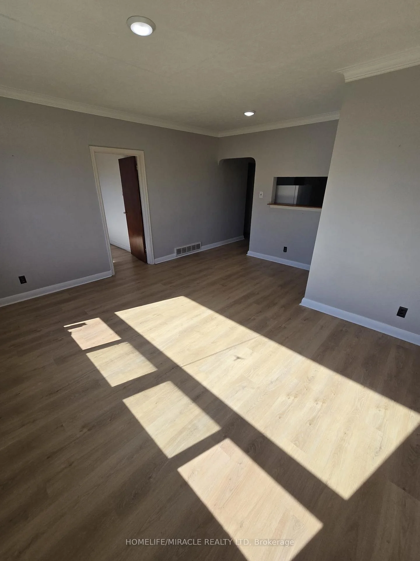 Photo 8 of 91 pitt Avenue, Scarborough, Clairlea-Birchmount — HOMEH