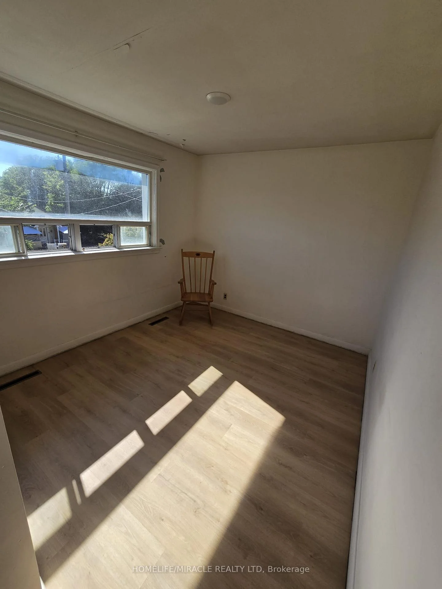 Photo 9 of 91 pitt Avenue, Scarborough, Clairlea-Birchmount — HOMEH