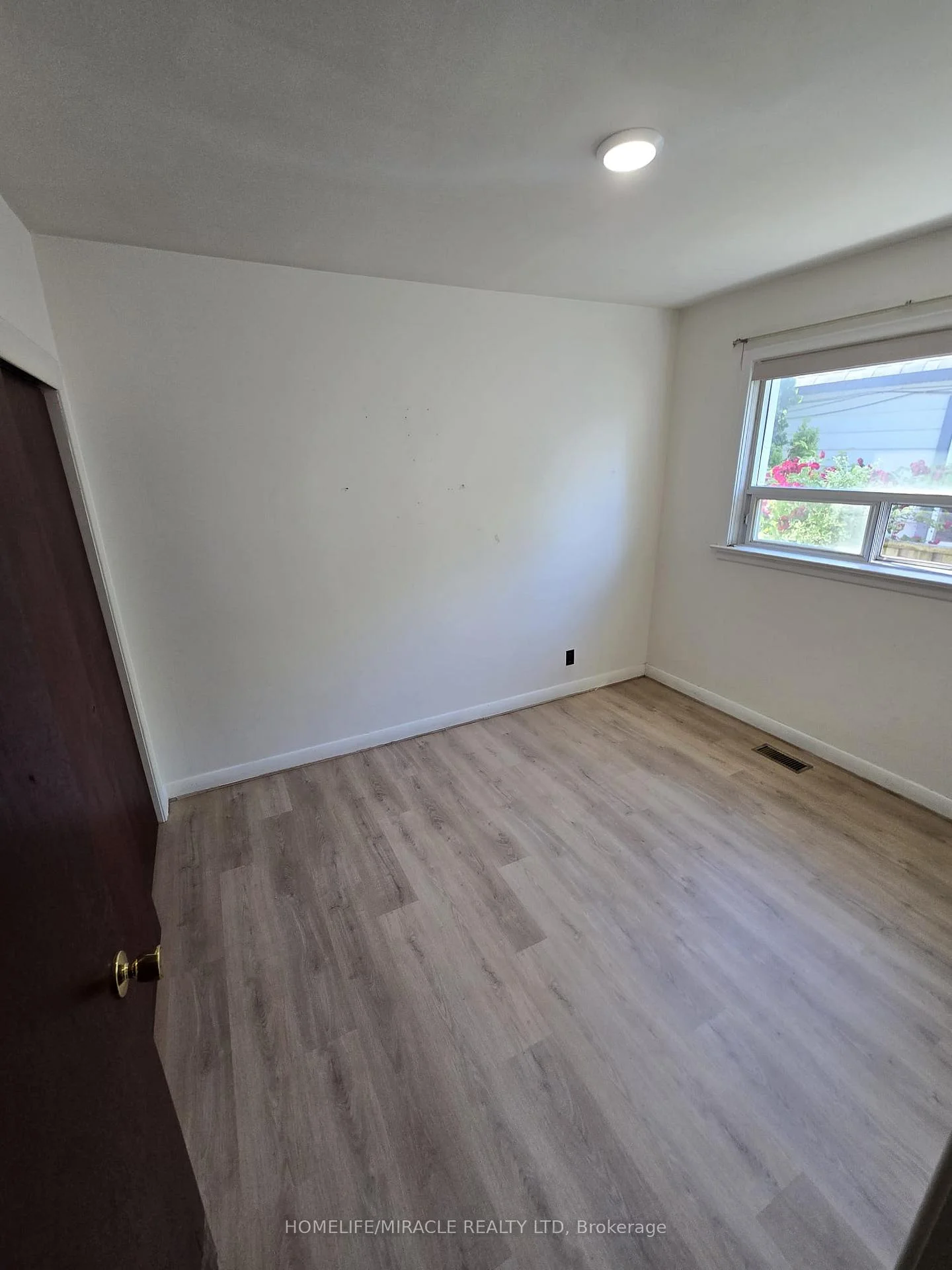 Photo 10 of 91 pitt Avenue, Scarborough, Clairlea-Birchmount — HOMEH