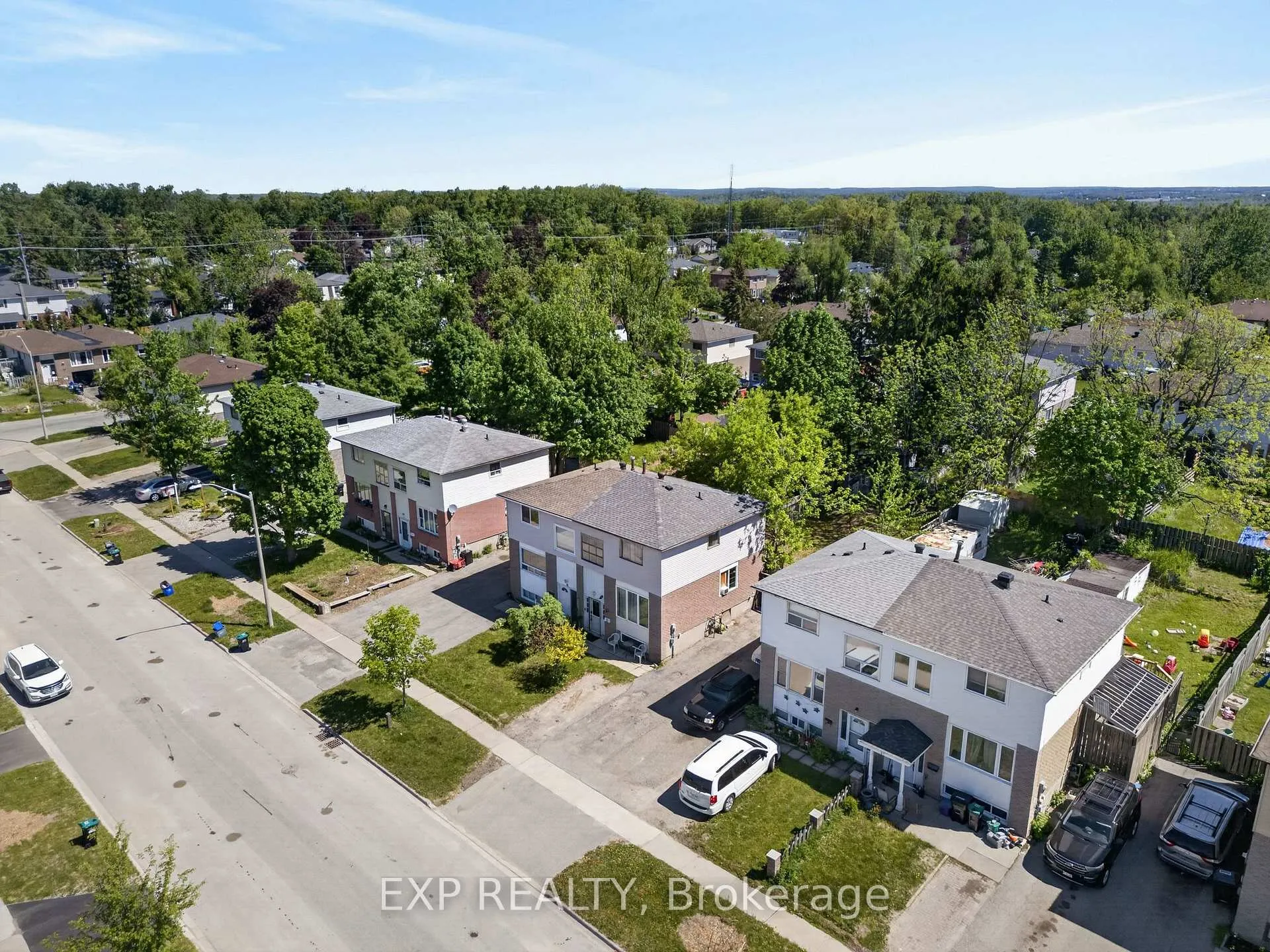 Photo 2 of 33 Carlton Road, Barrie, Cundles East — HOMEH
