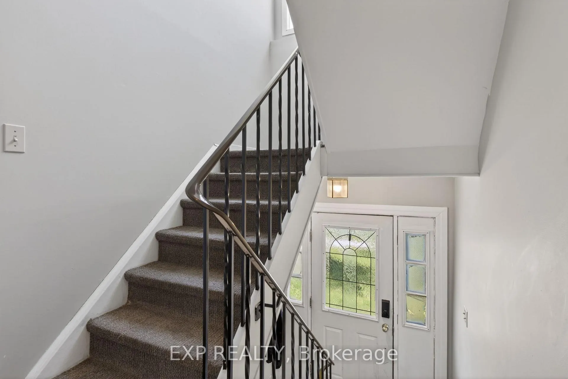 Photo 4 of 33 Carlton Road, Barrie, Cundles East — HOMEH