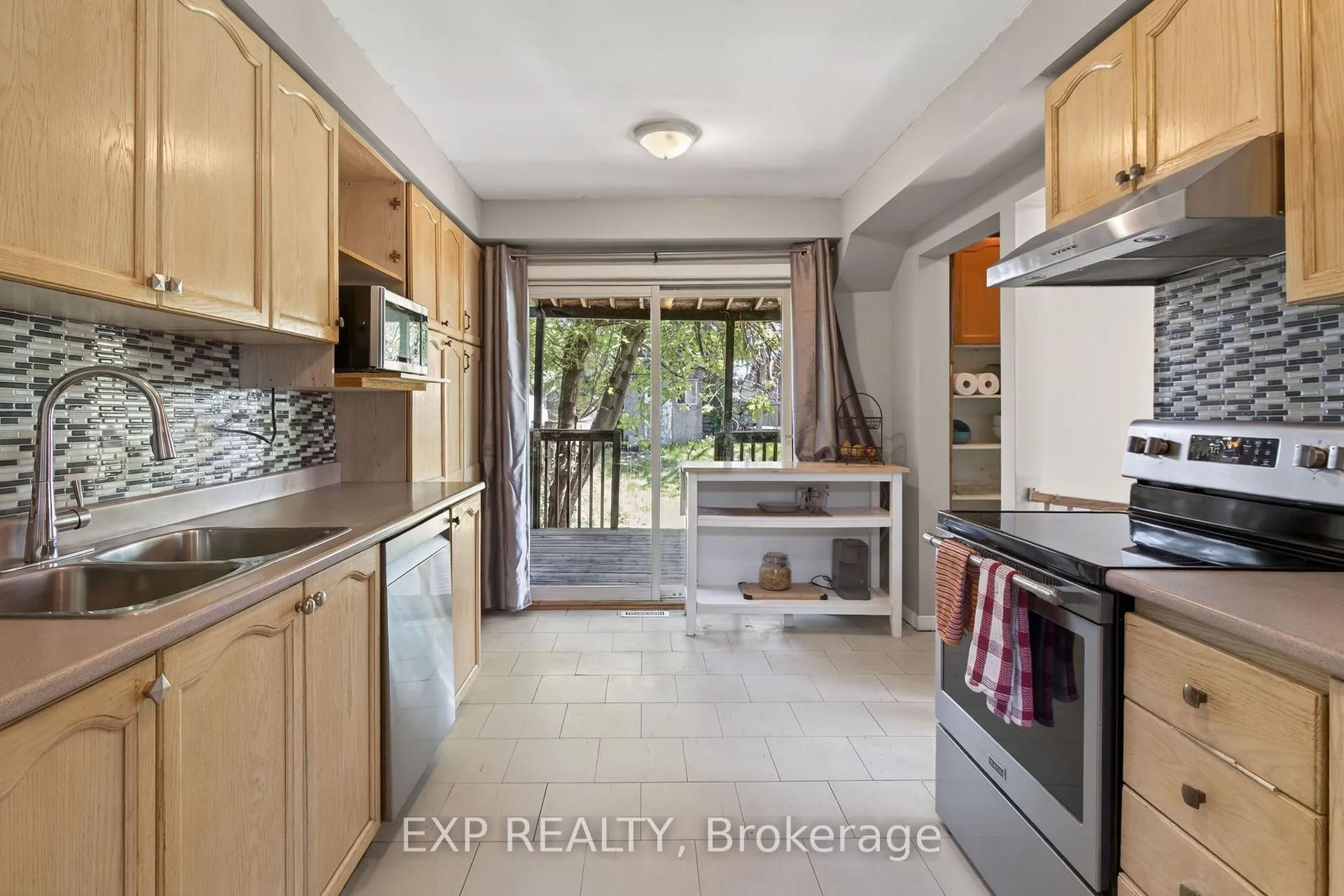 Photo 5 of 33 Carlton Road, Barrie, Cundles East — HOMEH