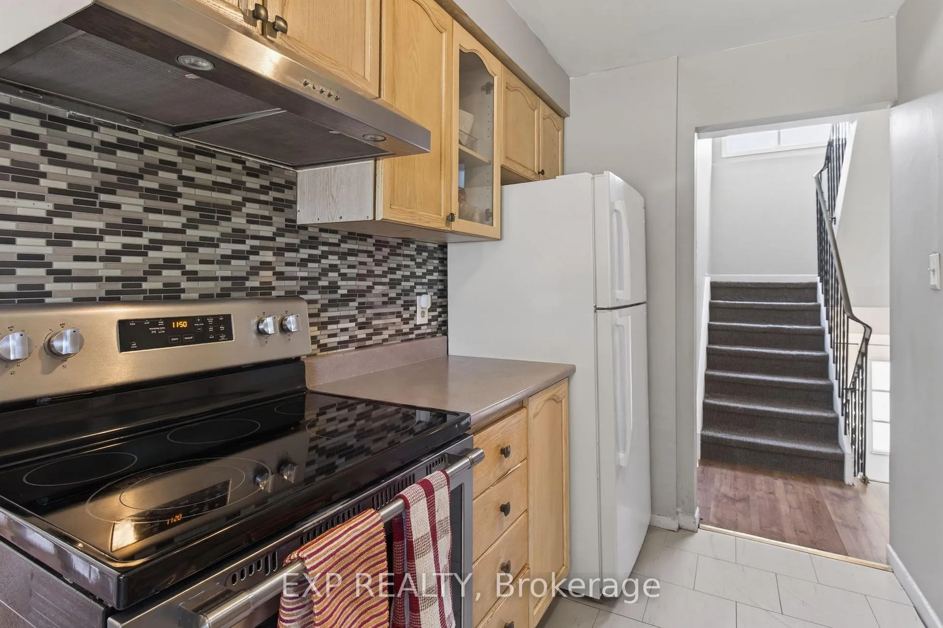Photo 6 of 33 Carlton Road, Barrie, Cundles East — HOMEH