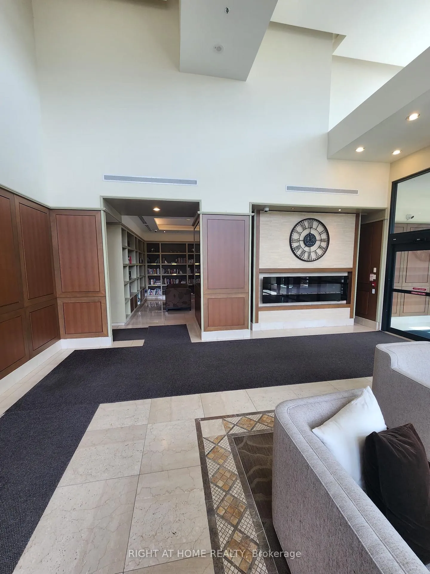 Photo 7 of Unit 2401, 100 John Street, Brampton, Downtown Brampton — HOMEH