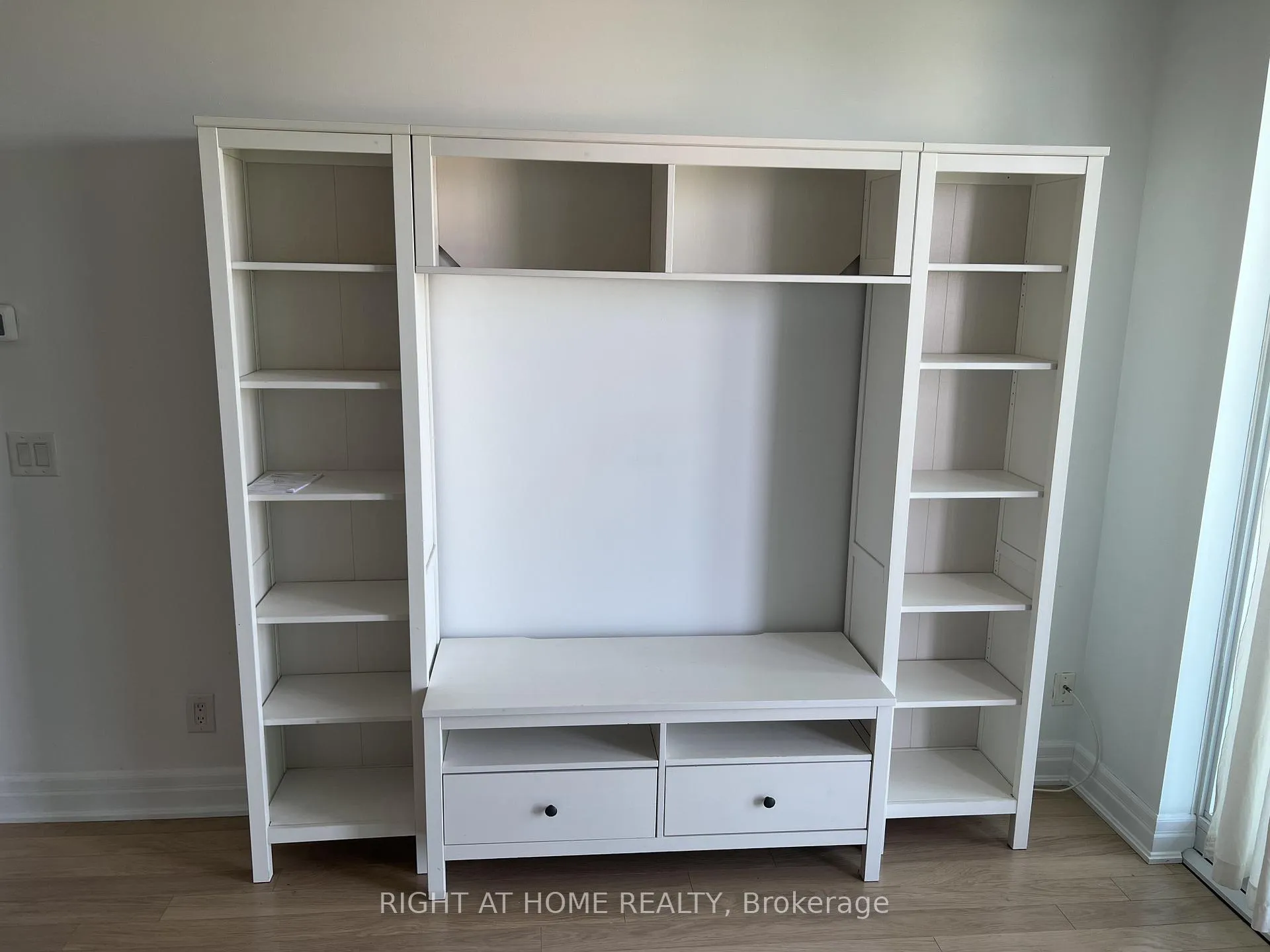 Photo 10 of Unit 2401, 100 John Street, Brampton, Downtown Brampton — HOMEH