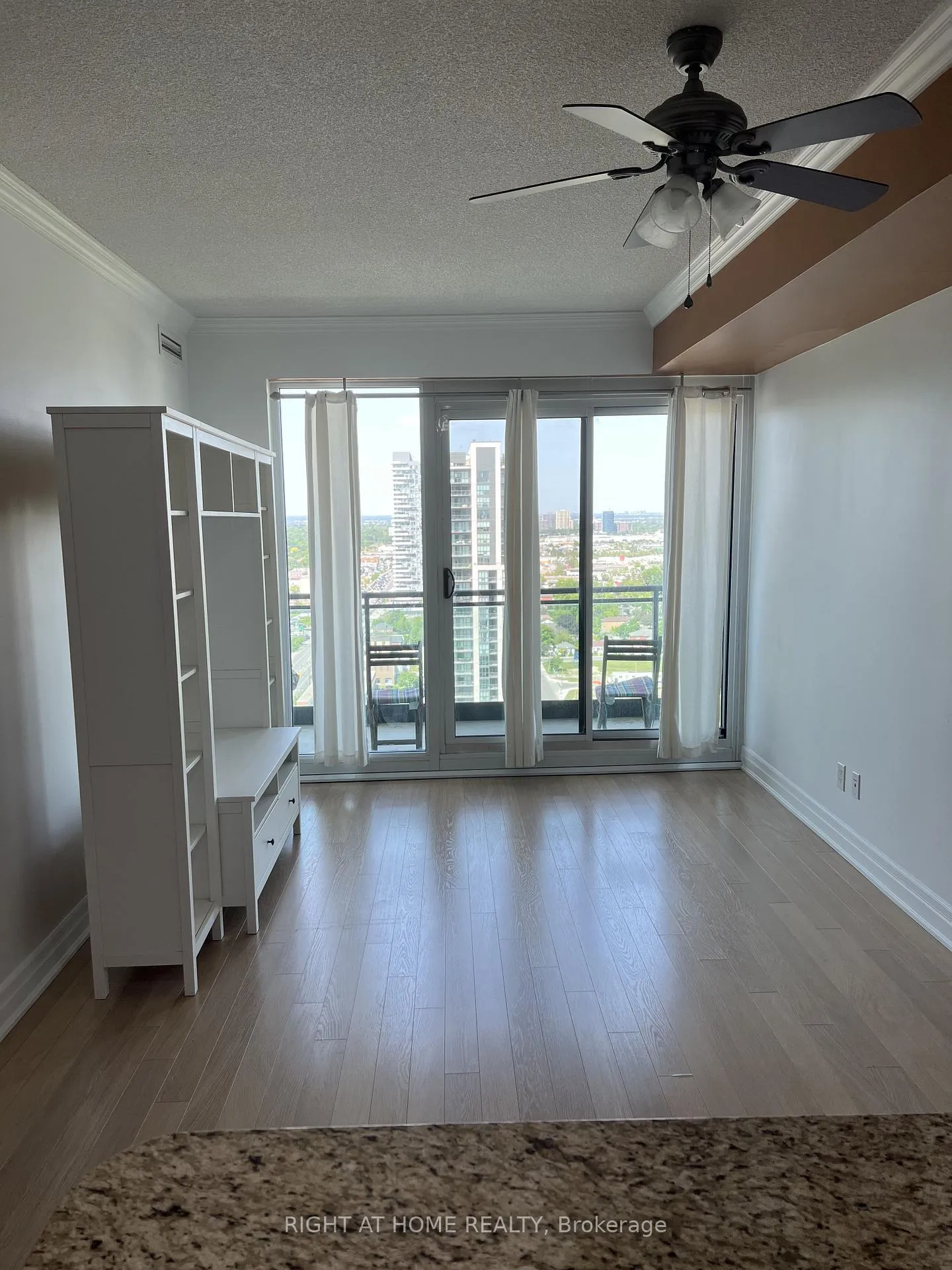 Photo 11 of Unit 2401, 100 John Street, Brampton, Downtown Brampton — HOMEH