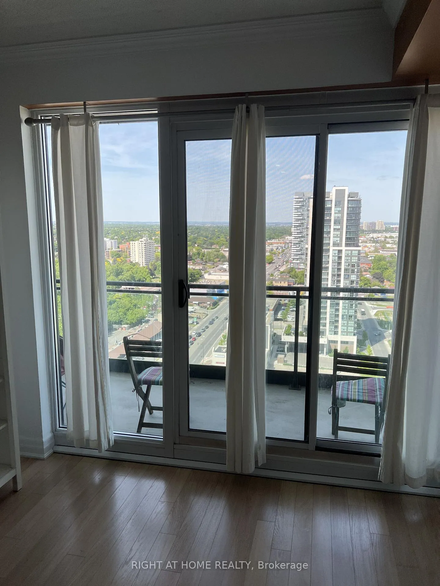 Photo 12 of Unit 2401, 100 John Street, Brampton, Downtown Brampton — HOMEH