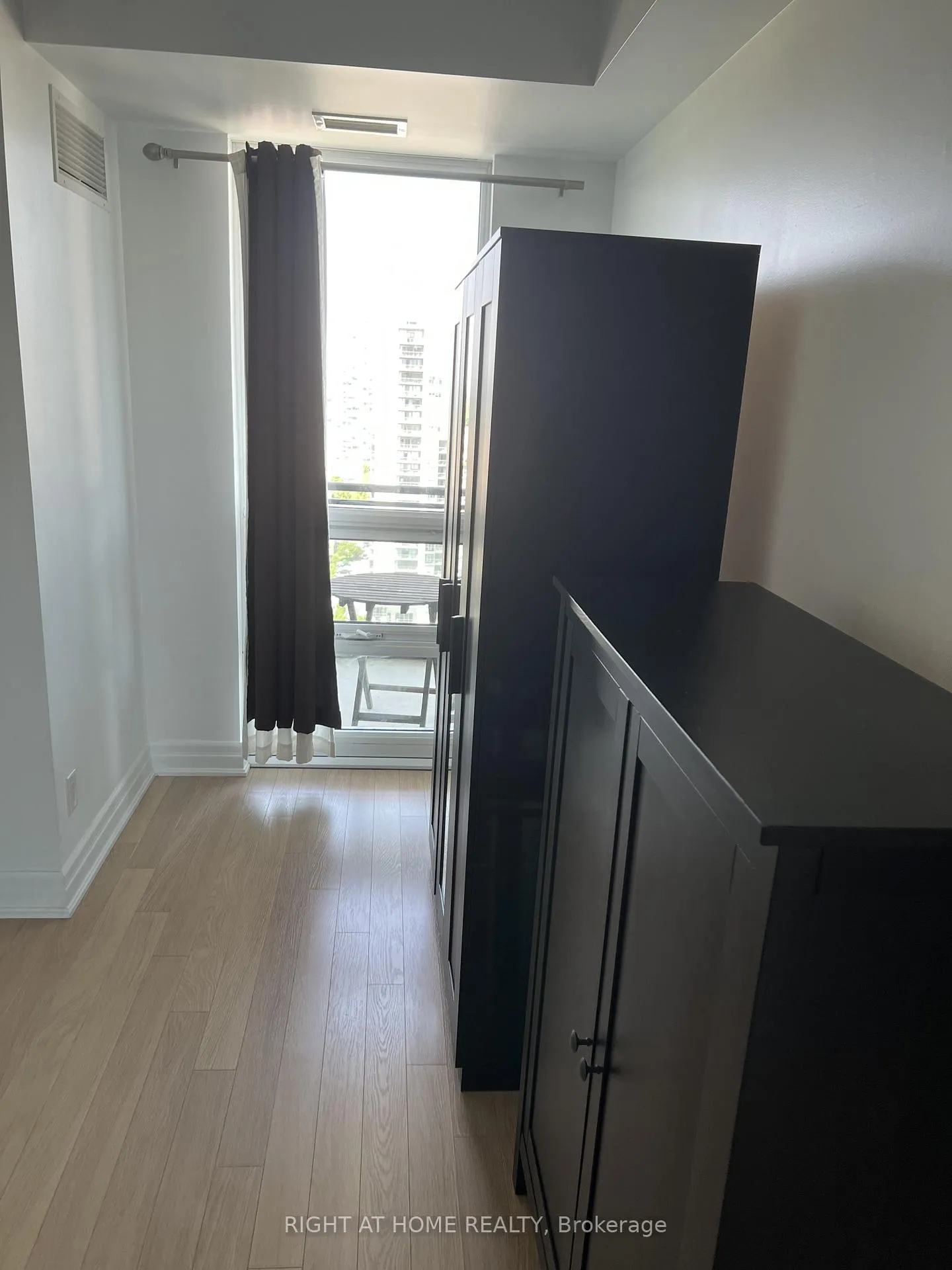 Photo 18 of Unit 2401, 100 John Street, Brampton, Downtown Brampton — HOMEH