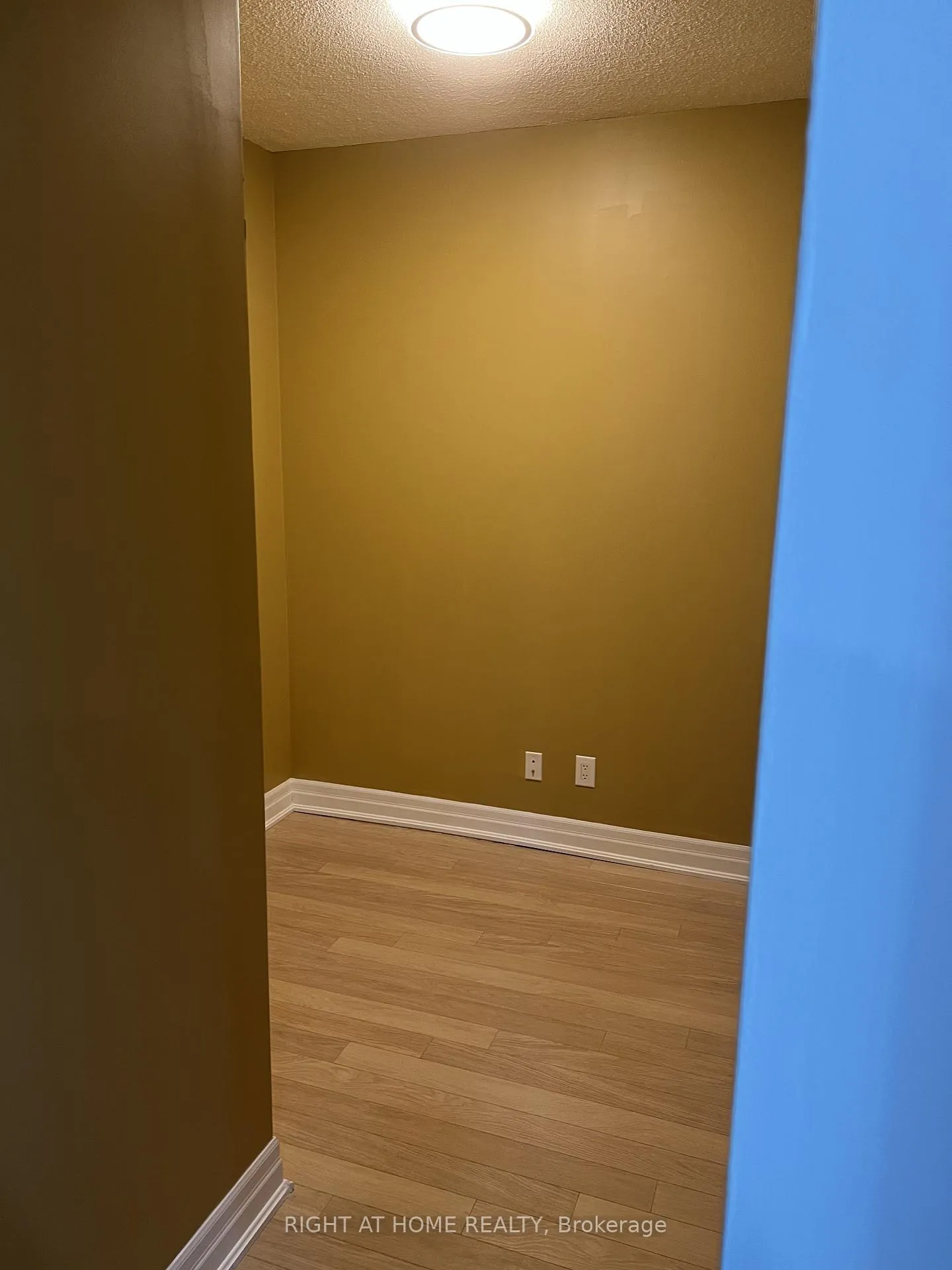 Photo 19 of Unit 2401, 100 John Street, Brampton, Downtown Brampton — HOMEH