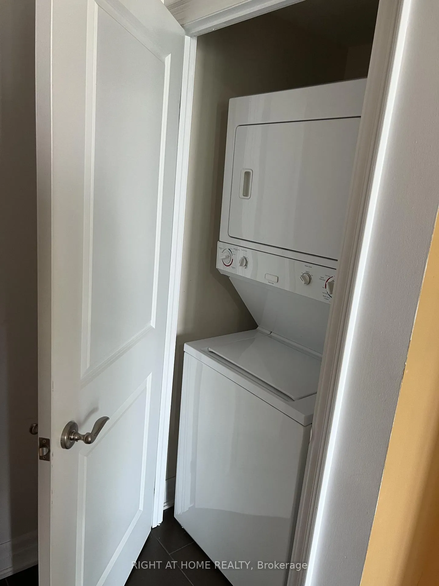 Photo 22 of Unit 2401, 100 John Street, Brampton, Downtown Brampton — HOMEH