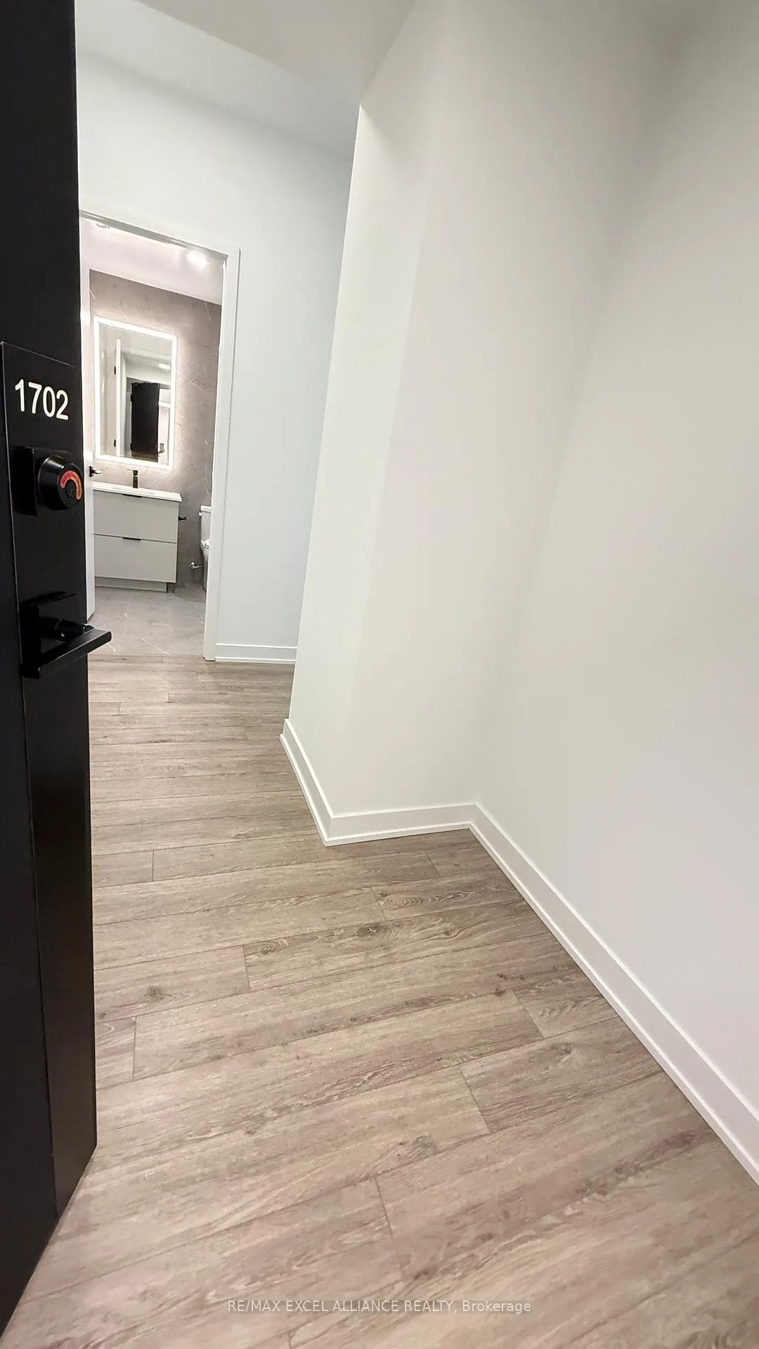 Photo 2 of Unit 1702, 609 Sherbourne Street, Toronto, North St. James Town — HOMEH