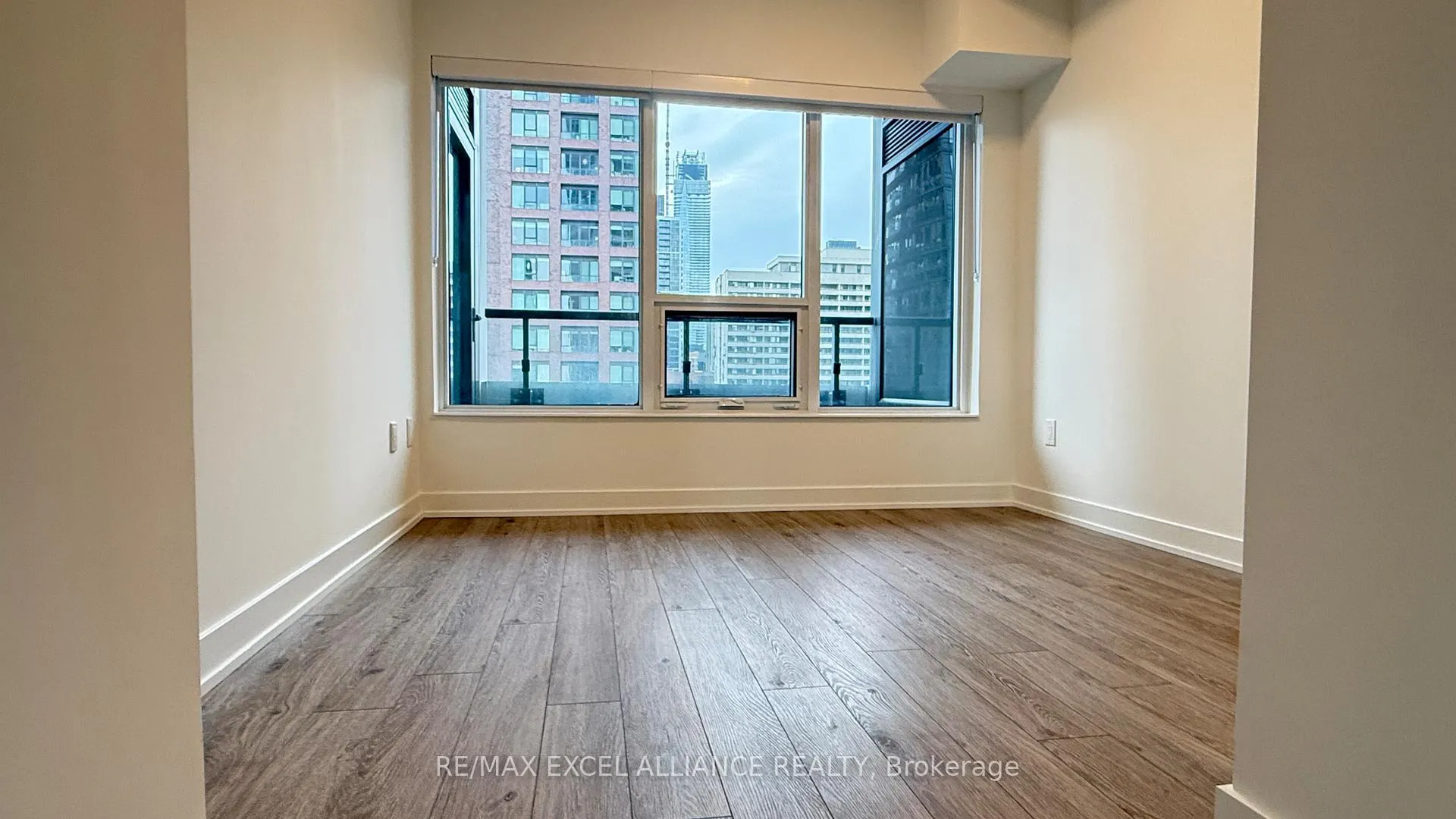 Photo 4 of Unit 1702, 609 Sherbourne Street, Toronto, North St. James Town — HOMEH