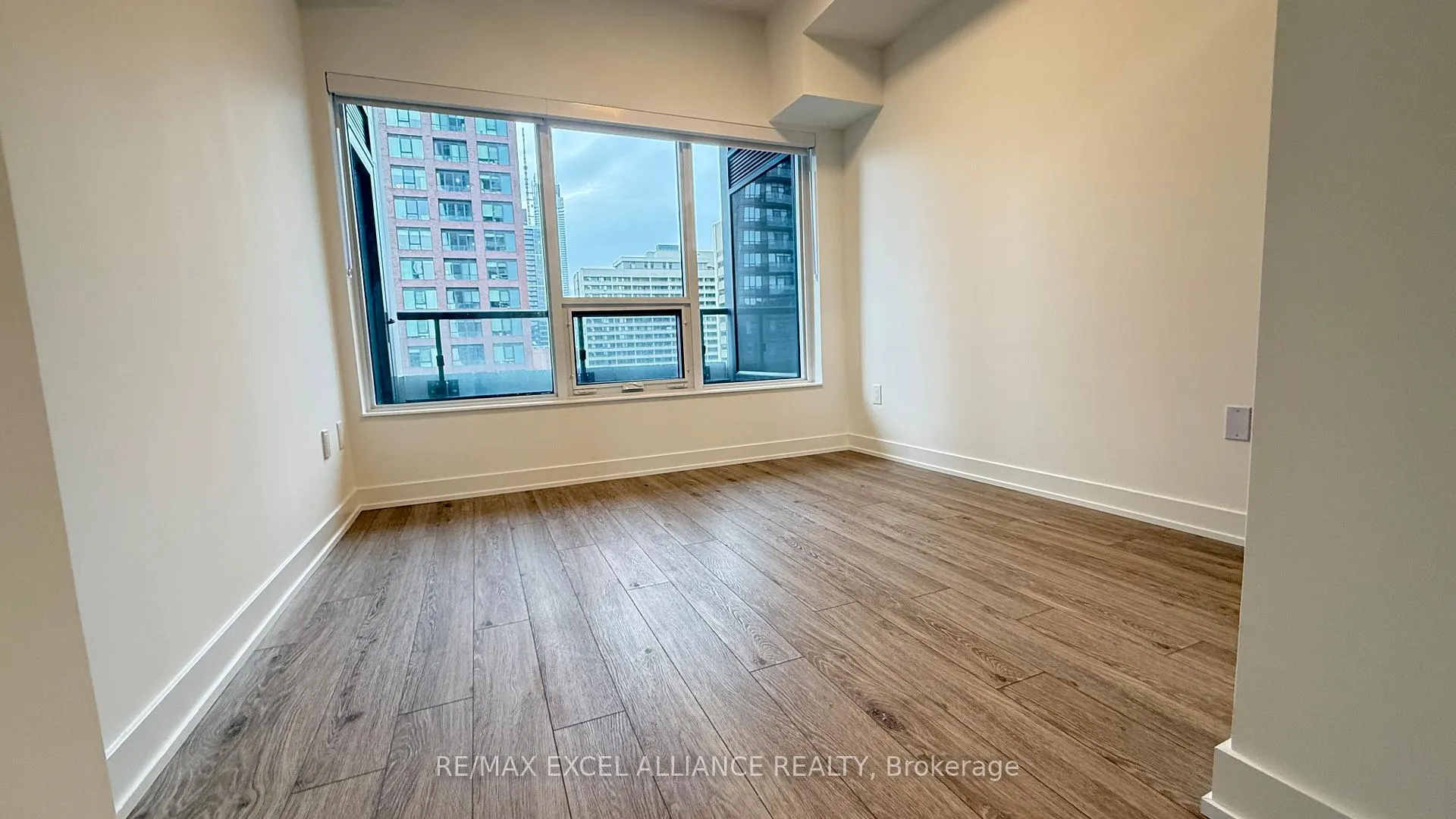 Photo 5 of Unit 1702, 609 Sherbourne Street, Toronto, North St. James Town — HOMEH