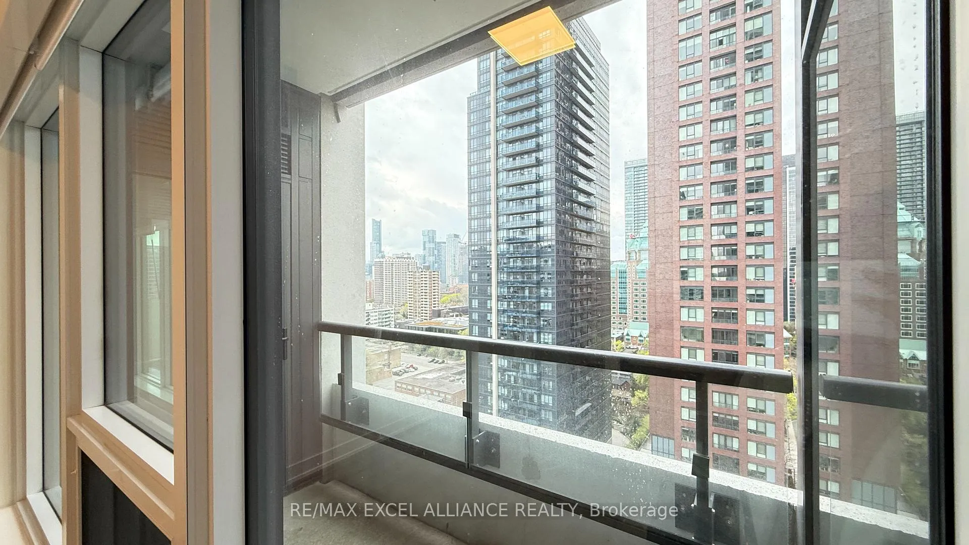Photo 6 of Unit 1702, 609 Sherbourne Street, Toronto, North St. James Town — HOMEH