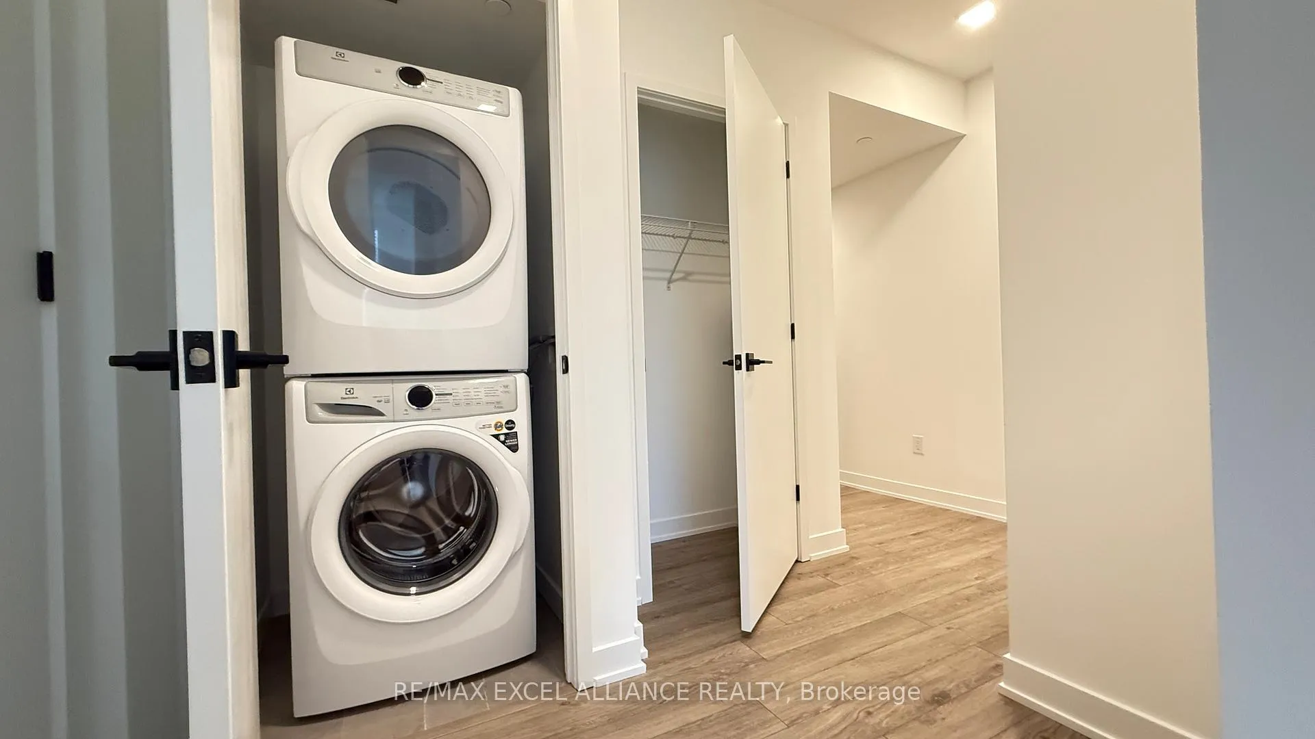 Photo 8 of Unit 1702, 609 Sherbourne Street, Toronto, North St. James Town — HOMEH
