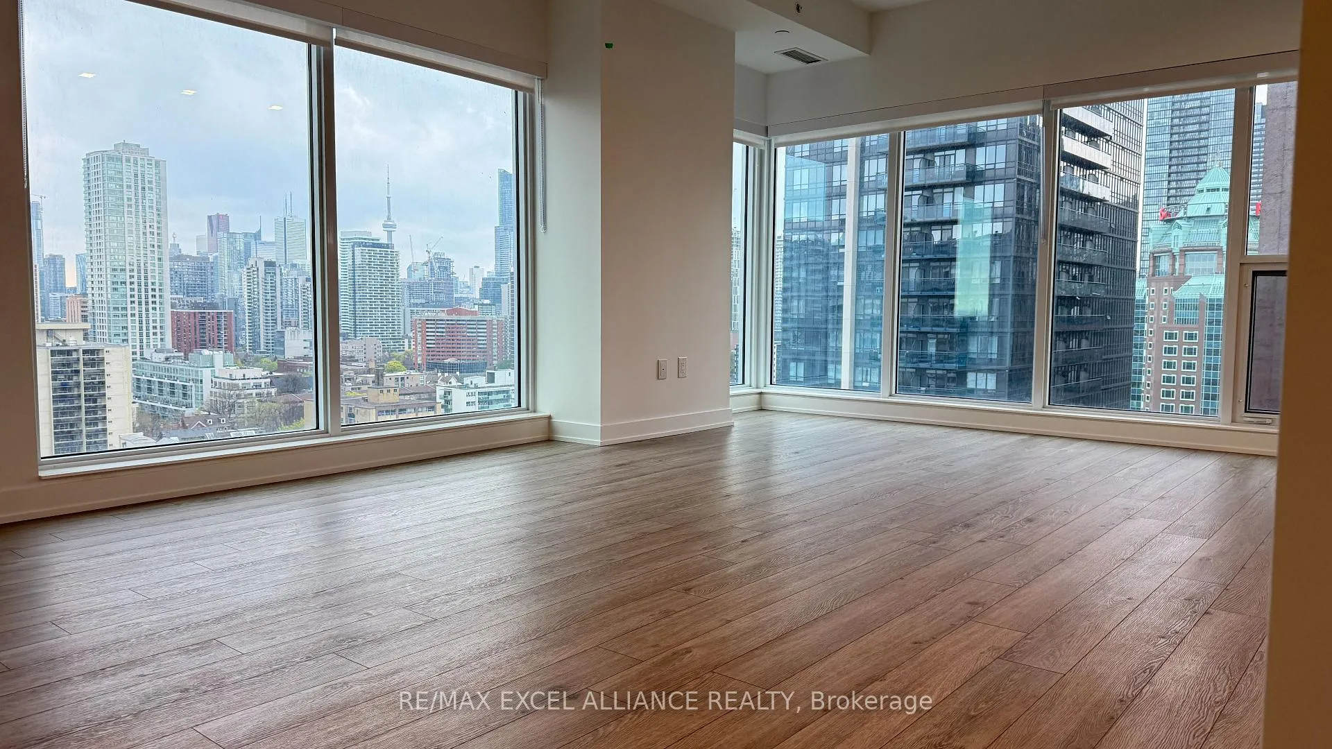 Photo 9 of Unit 1702, 609 Sherbourne Street, Toronto, North St. James Town — HOMEH