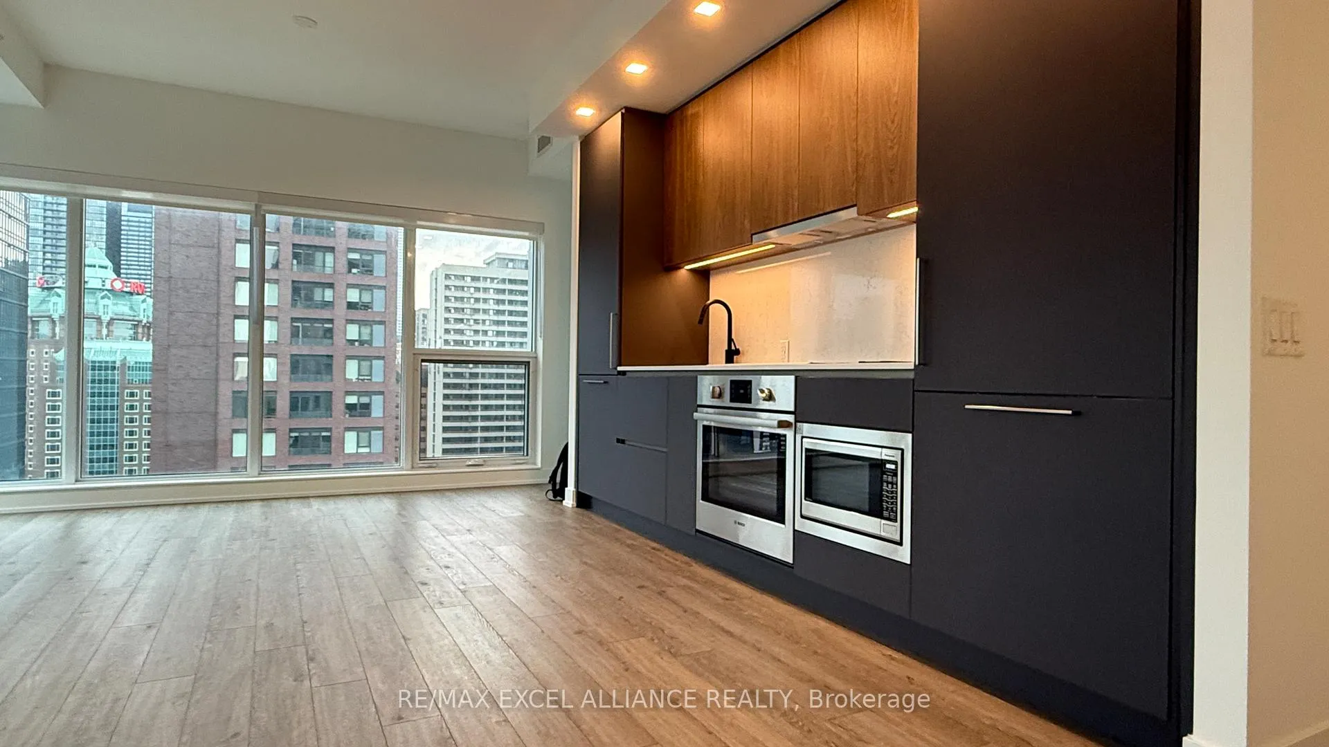 Photo 10 of Unit 1702, 609 Sherbourne Street, Toronto, North St. James Town — HOMEH