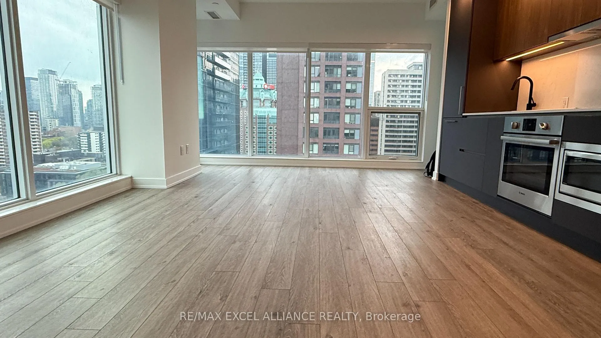 Photo 11 of Unit 1702, 609 Sherbourne Street, Toronto, North St. James Town — HOMEH