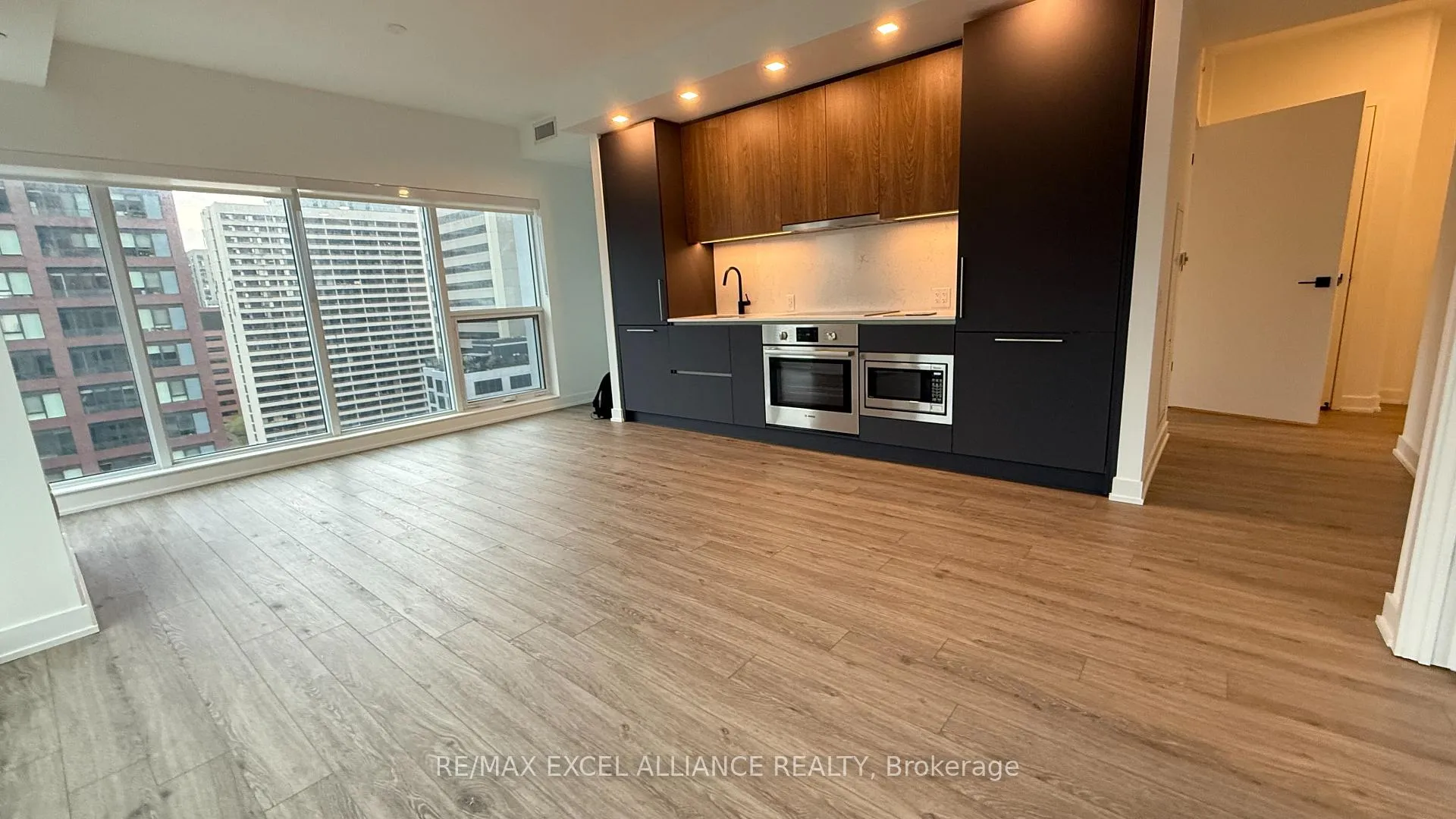 Photo 13 of Unit 1702, 609 Sherbourne Street, Toronto, North St. James Town — HOMEH