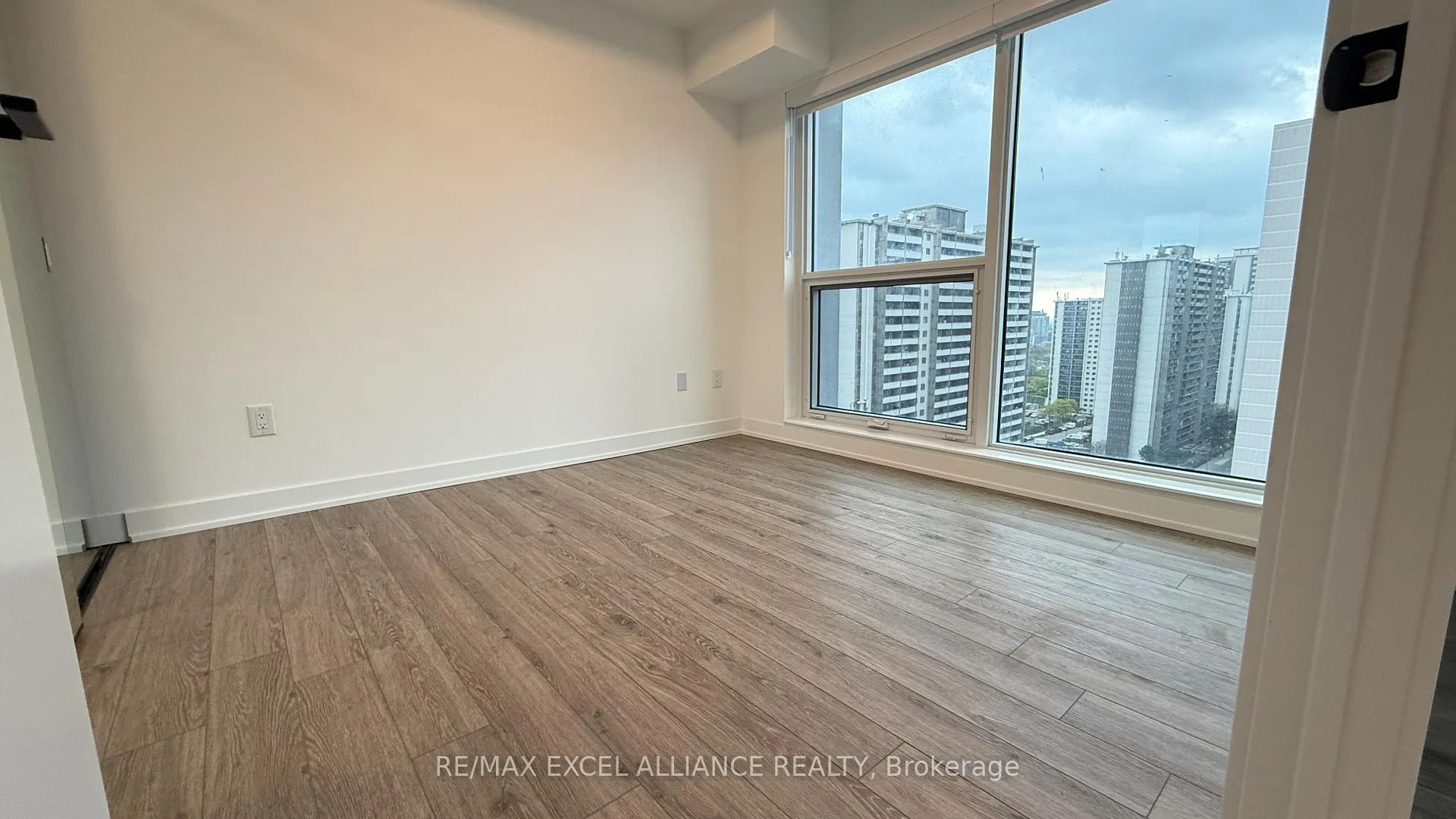 Photo 14 of Unit 1702, 609 Sherbourne Street, Toronto, North St. James Town — HOMEH