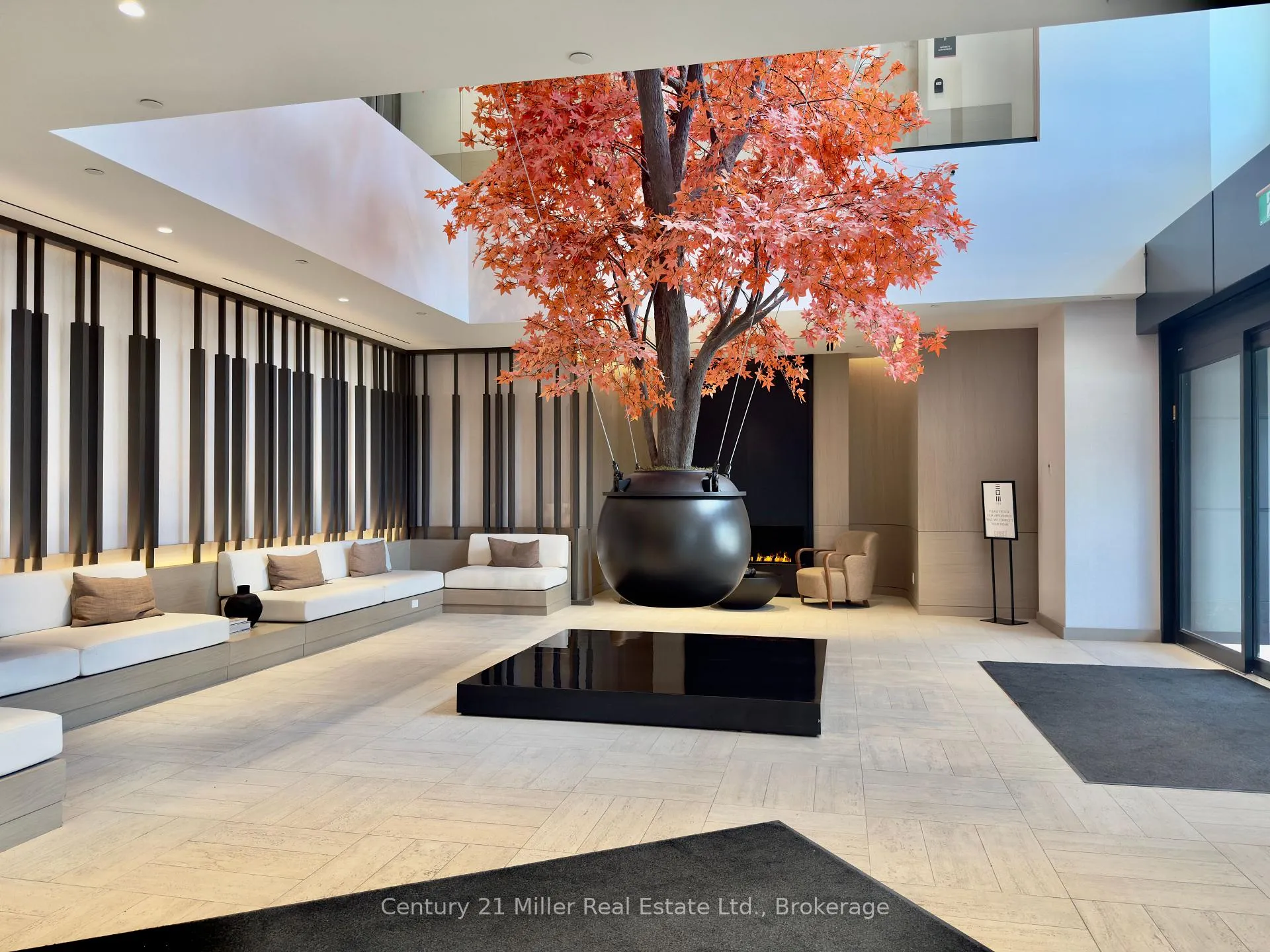 Photo 3 of Unit Unit - 5803, 4015 The Exchange, Mississauga, City Centre — HOMEH