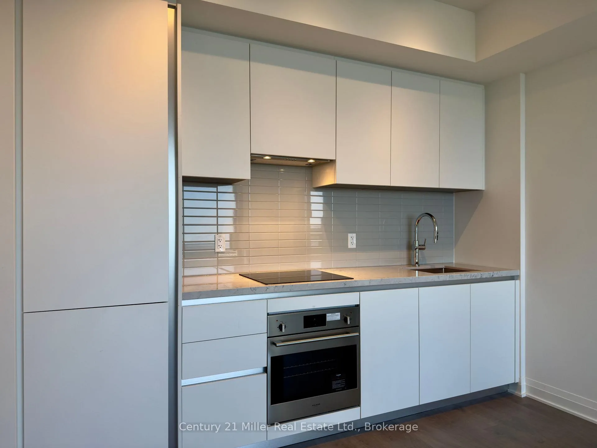 Photo 5 of Unit Unit - 5803, 4015 The Exchange, Mississauga, City Centre — HOMEH
