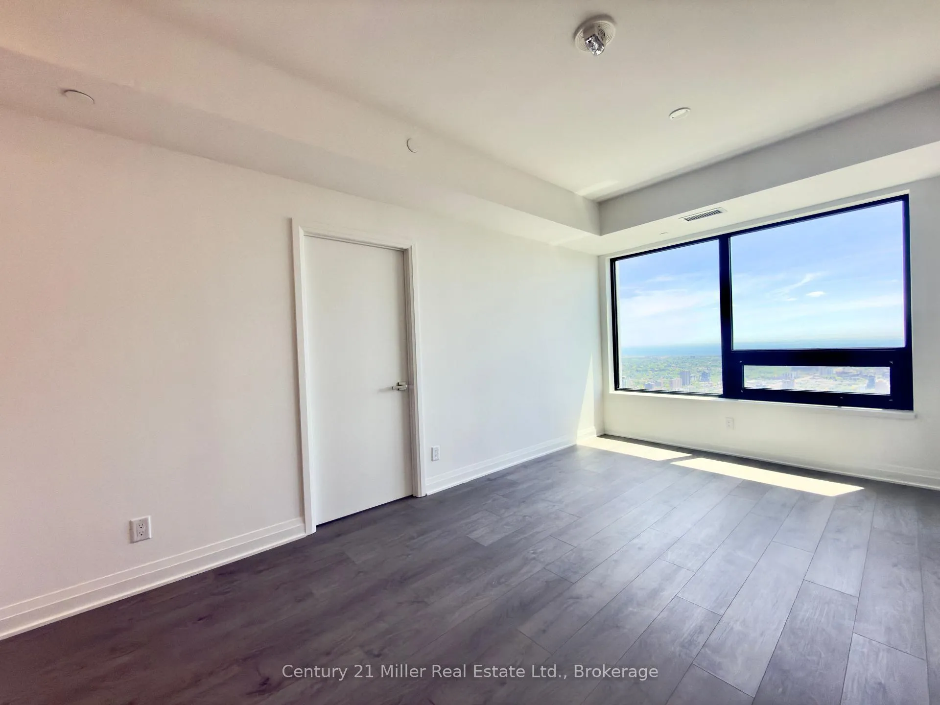 Photo 8 of Unit Unit - 5803, 4015 The Exchange, Mississauga, City Centre — HOMEH