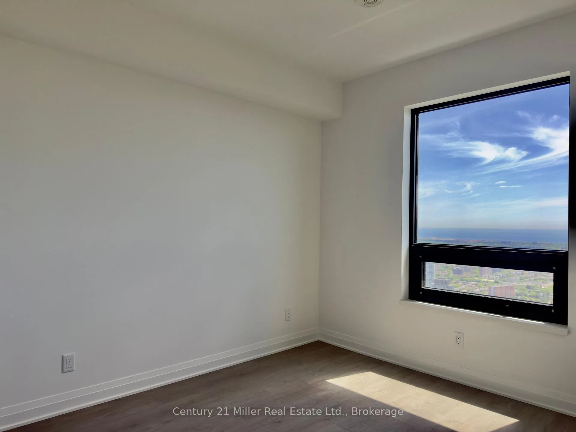 Photo 14 of Unit Unit - 5803, 4015 The Exchange, Mississauga, City Centre — HOMEH