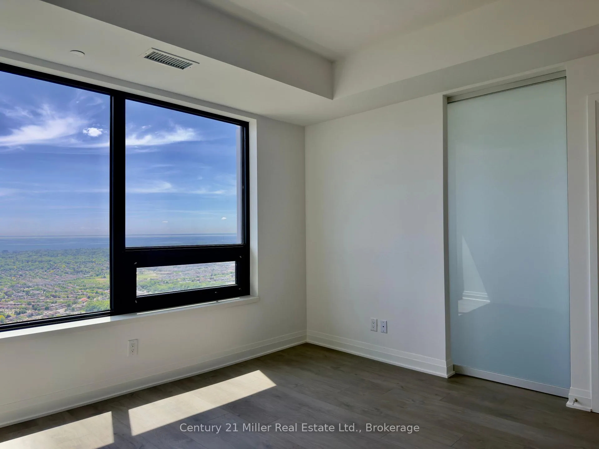 Photo 18 of Unit Unit - 5803, 4015 The Exchange, Mississauga, City Centre — HOMEH