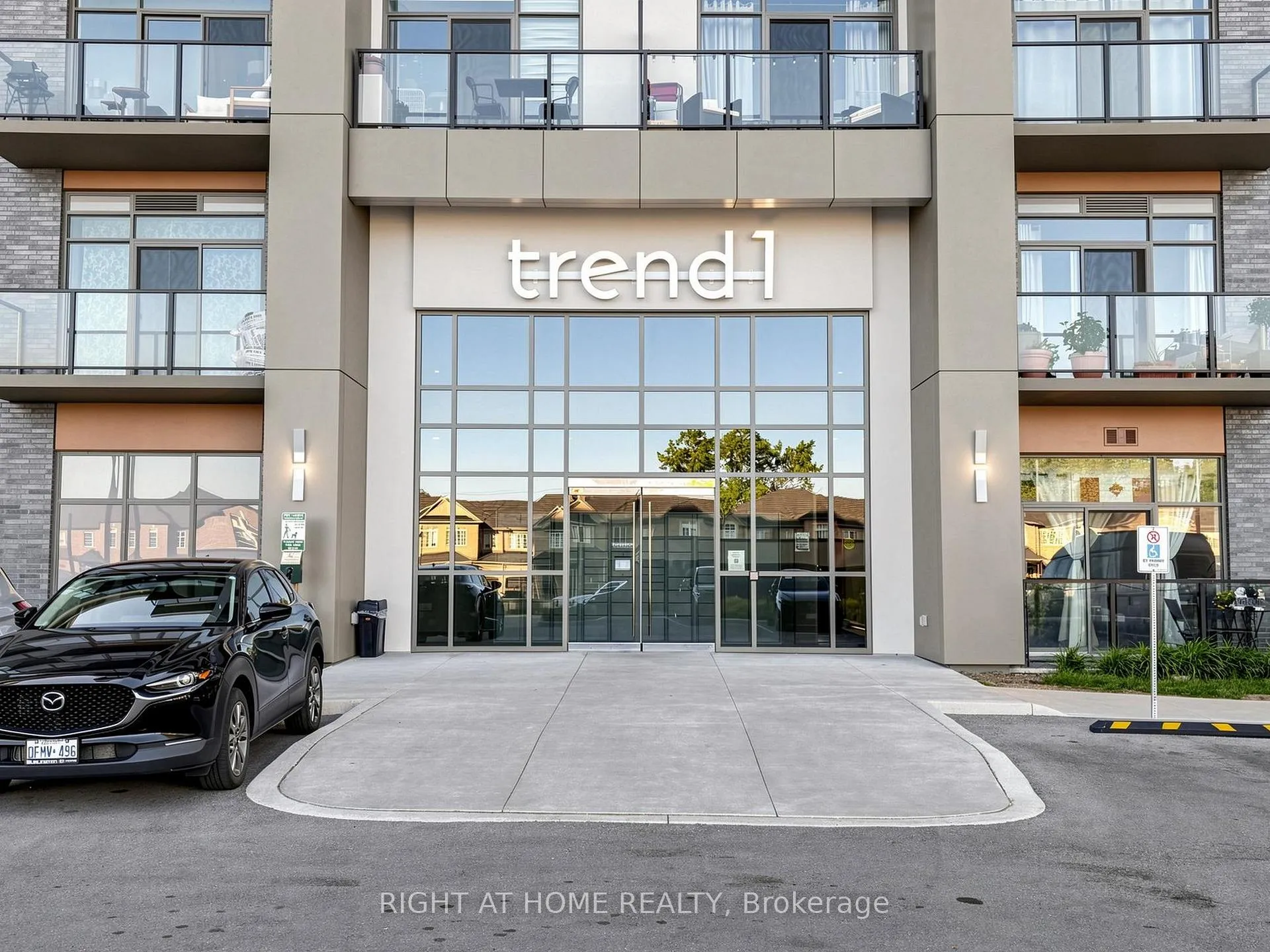 Photo 3 of Unit 1013, 450 Dundas Street E, Hamilton, Waterdown — HOMEH