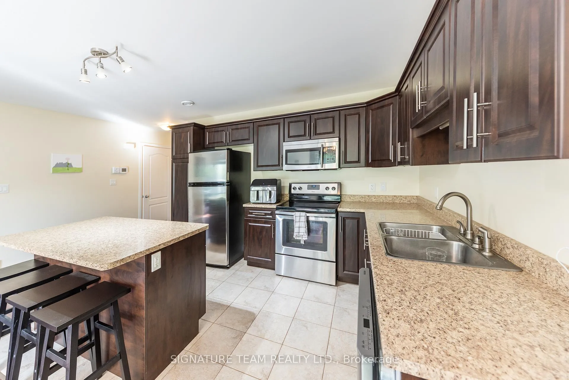 Photo 6 of 23 Winston Avenue, Petawawa — HOMEH