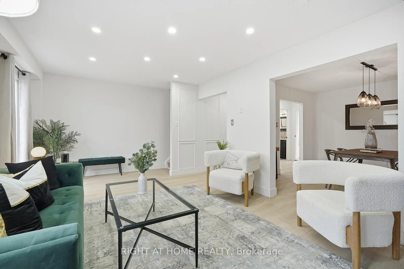Photo 9 of 216 Fleetwood Crescent, Brampton, Southgate — HOMEH