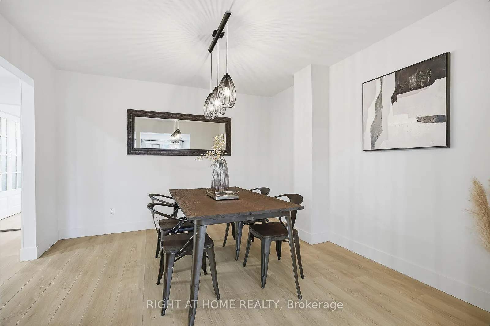 Photo 12 of 216 Fleetwood Crescent, Brampton, Southgate — HOMEH