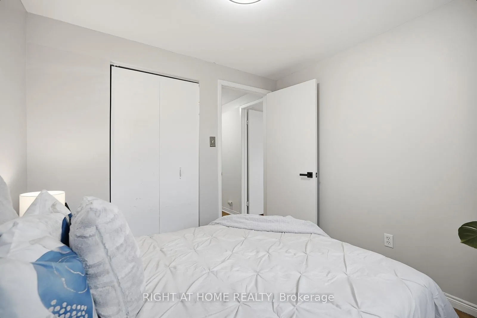 Photo 26 of 216 Fleetwood Crescent, Brampton, Southgate — HOMEH