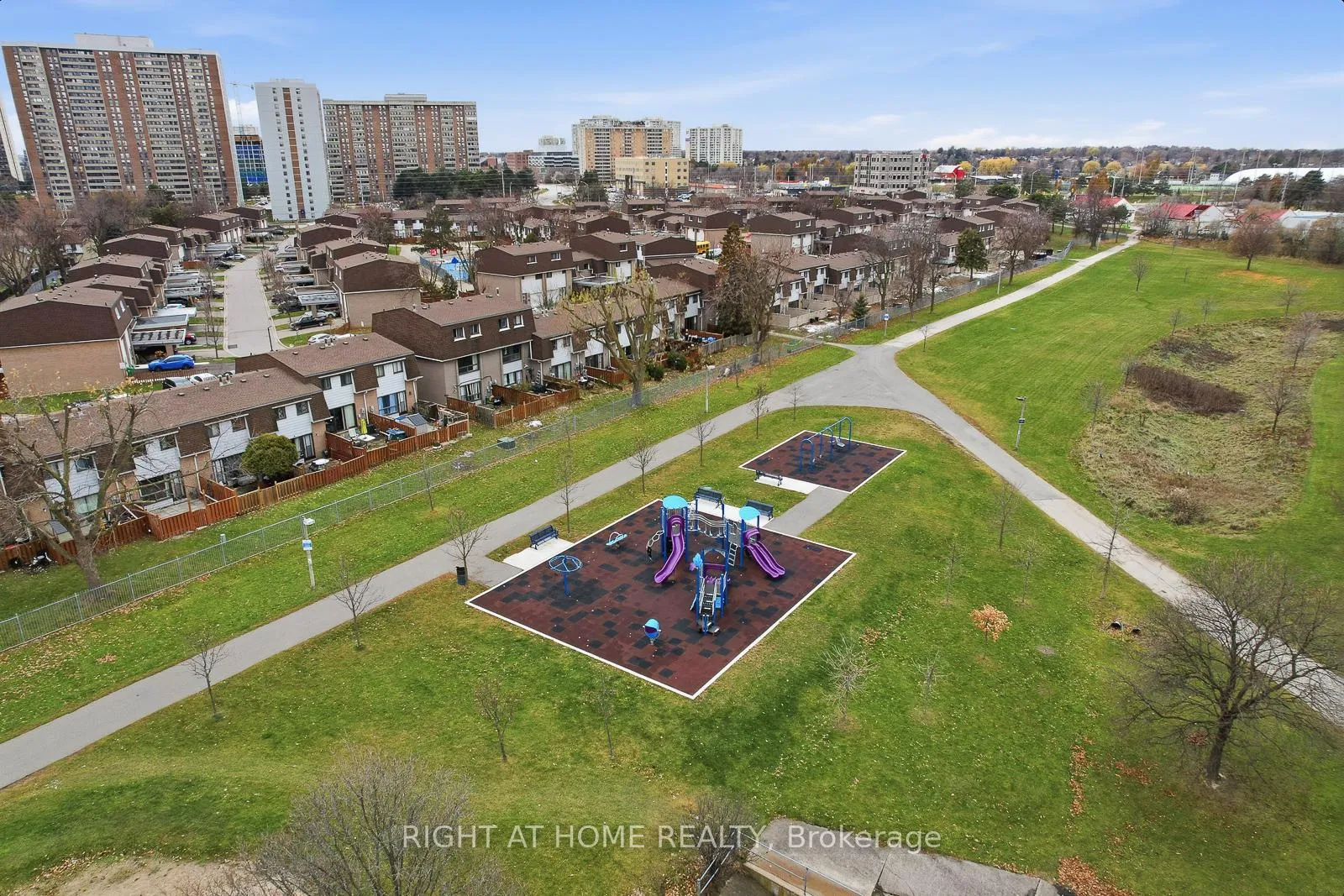 Photo 37 of 216 Fleetwood Crescent, Brampton, Southgate — HOMEH