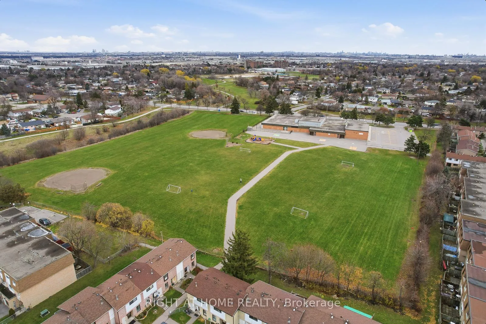 Photo 38 of 216 Fleetwood Crescent, Brampton, Southgate — HOMEH