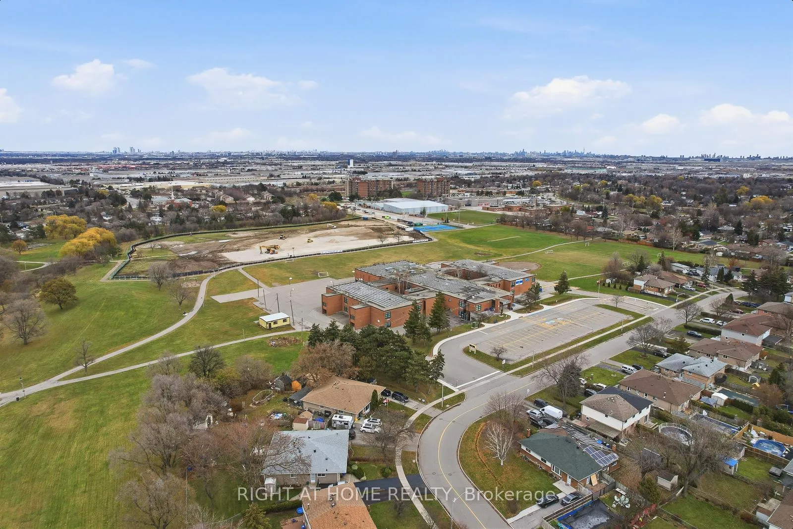 Photo 39 of 216 Fleetwood Crescent, Brampton, Southgate — HOMEH