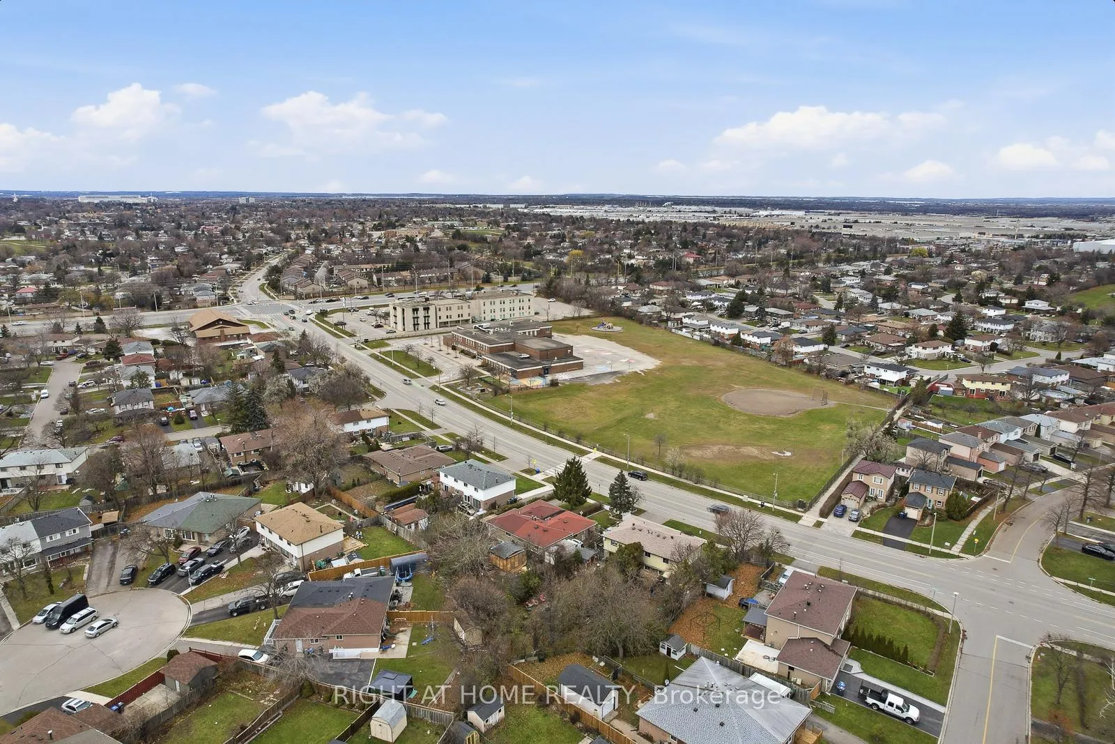Photo 40 of 216 Fleetwood Crescent, Brampton, Southgate — HOMEH
