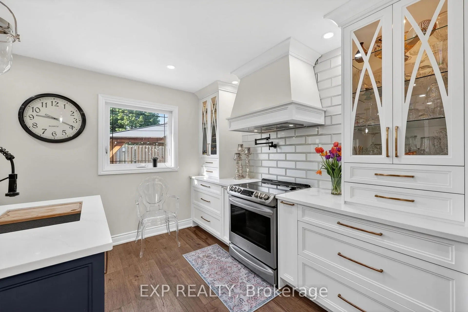 Photo 4 of 93 Taylor Drive, Barrie, Bayshore — HOMEH