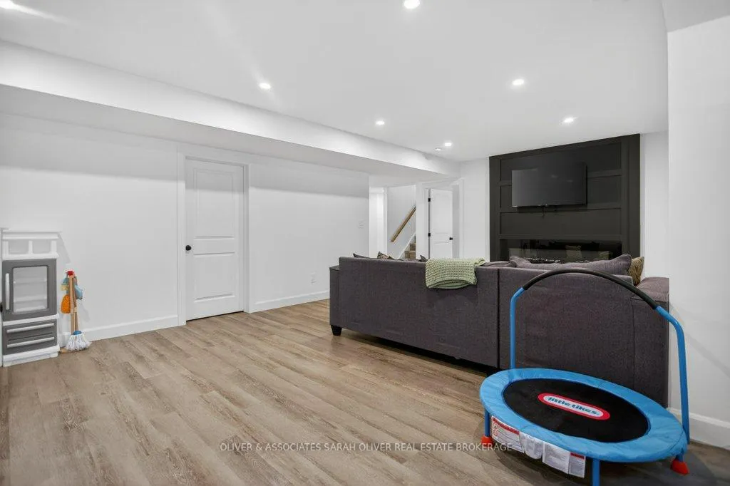 Photo 18 of 2120 Linkway Boulevard, London, South A — HOMEH
