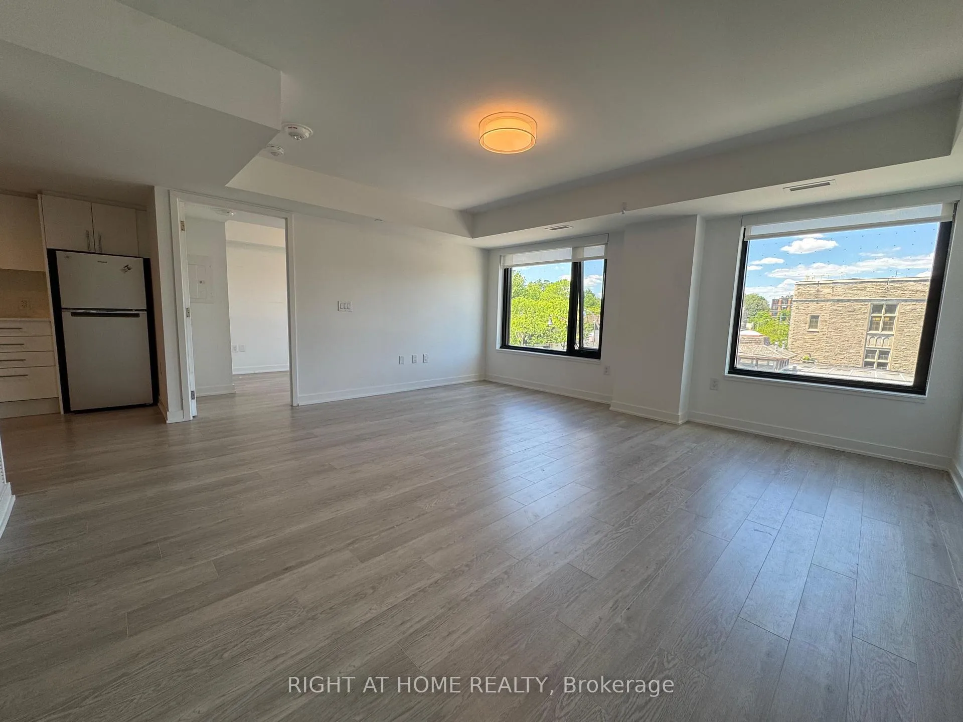 Photo 6 of Unit 307, 3 Strathgowan Avenue, Toronto, Lawrence Park South — HOMEH