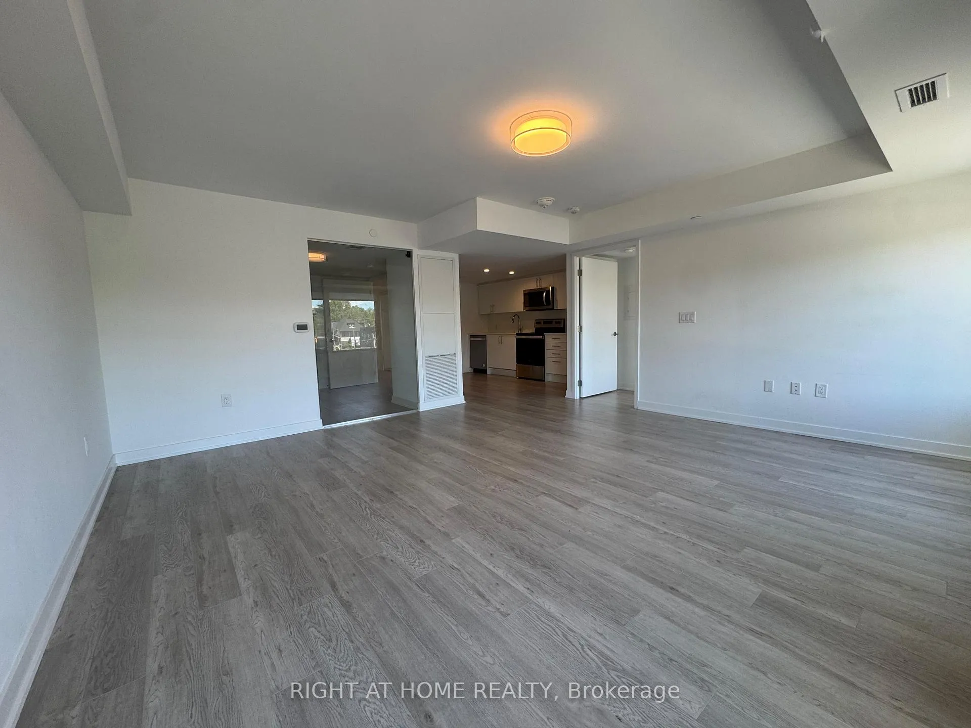 Photo 7 of Unit 307, 3 Strathgowan Avenue, Toronto, Lawrence Park South — HOMEH
